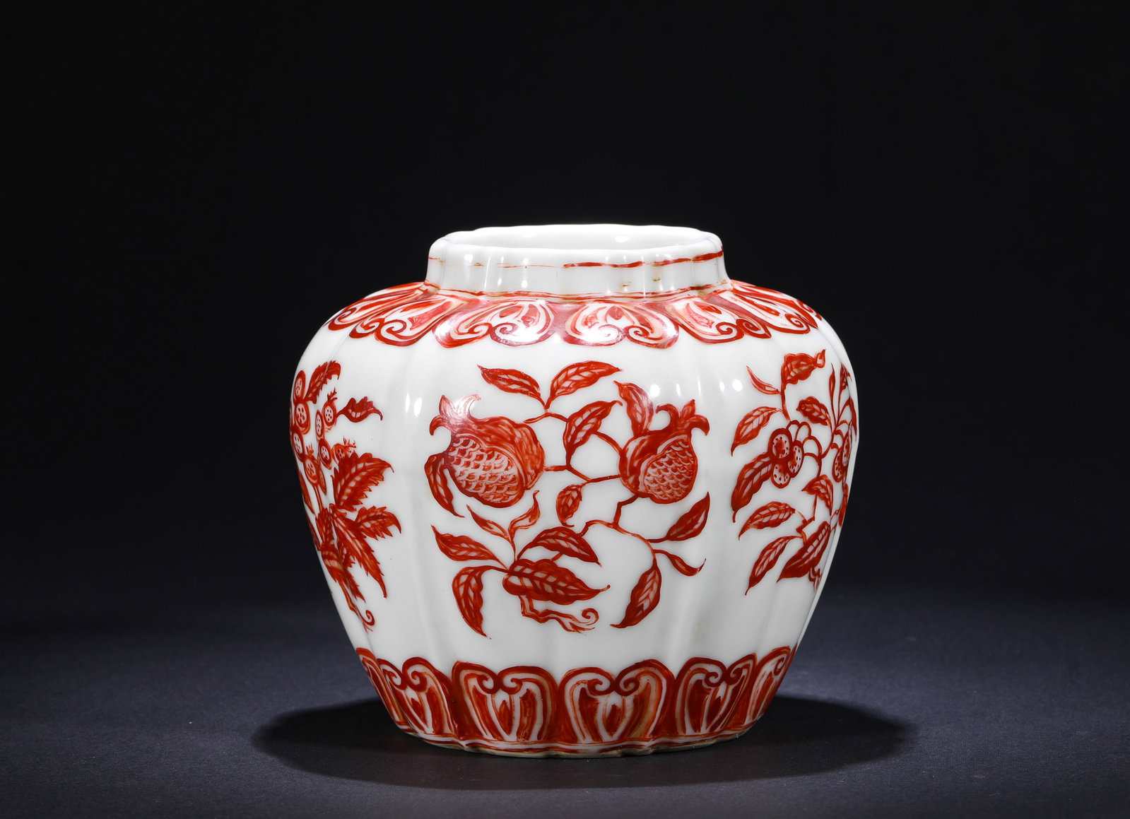 XUANDE ALUM RED COLORED GOURD-SHAPED JAR: XUANDE ALUM RED COLORED GOURD-SHAPED JAR (10.5 x 12cm)