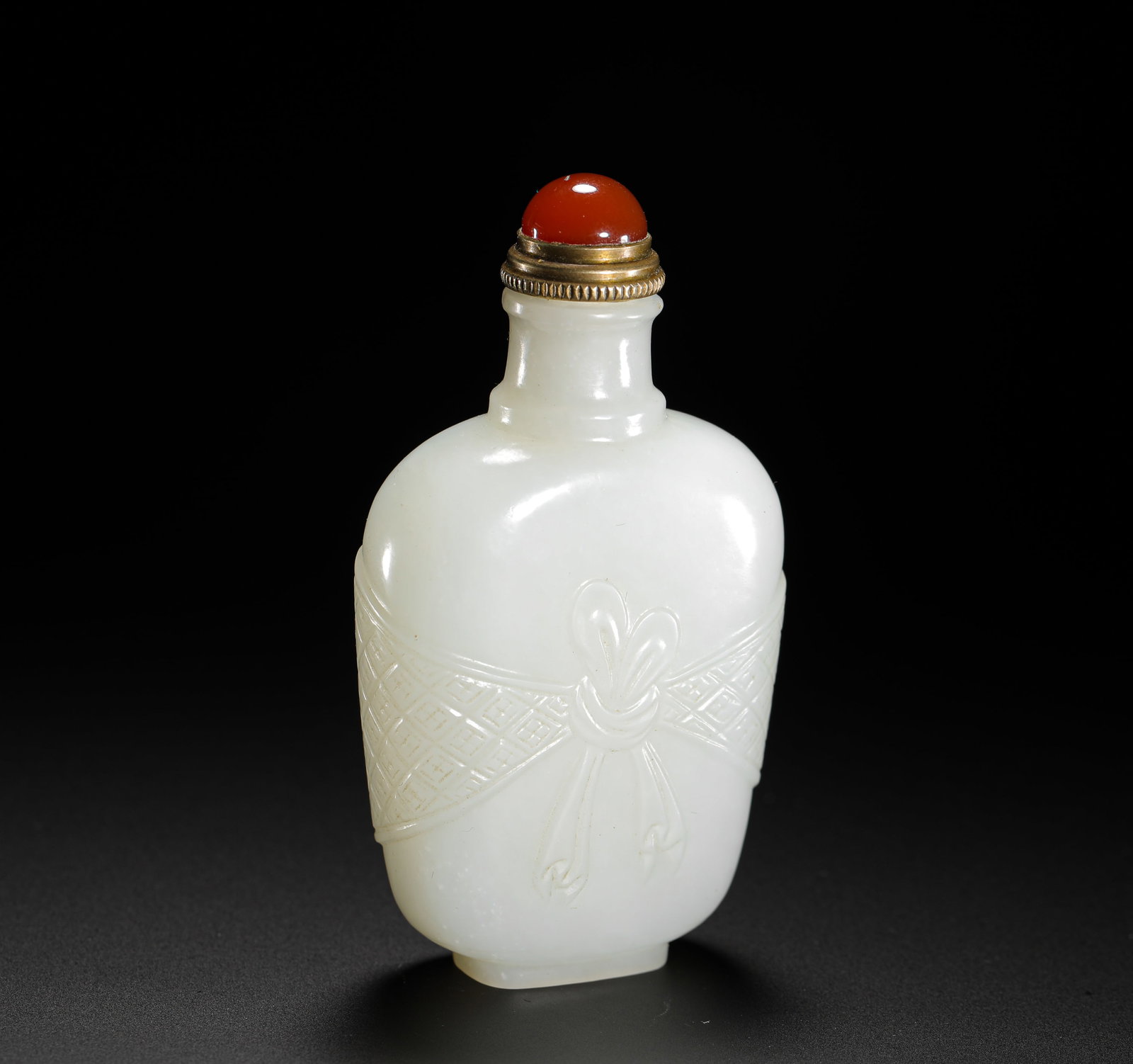HETIAN JADE BAG PATTERN SNUFF POT: HETIAN JADE BAG PATTERN SNUFF POT (7.6 x 4.3cm,Weight:70g)
