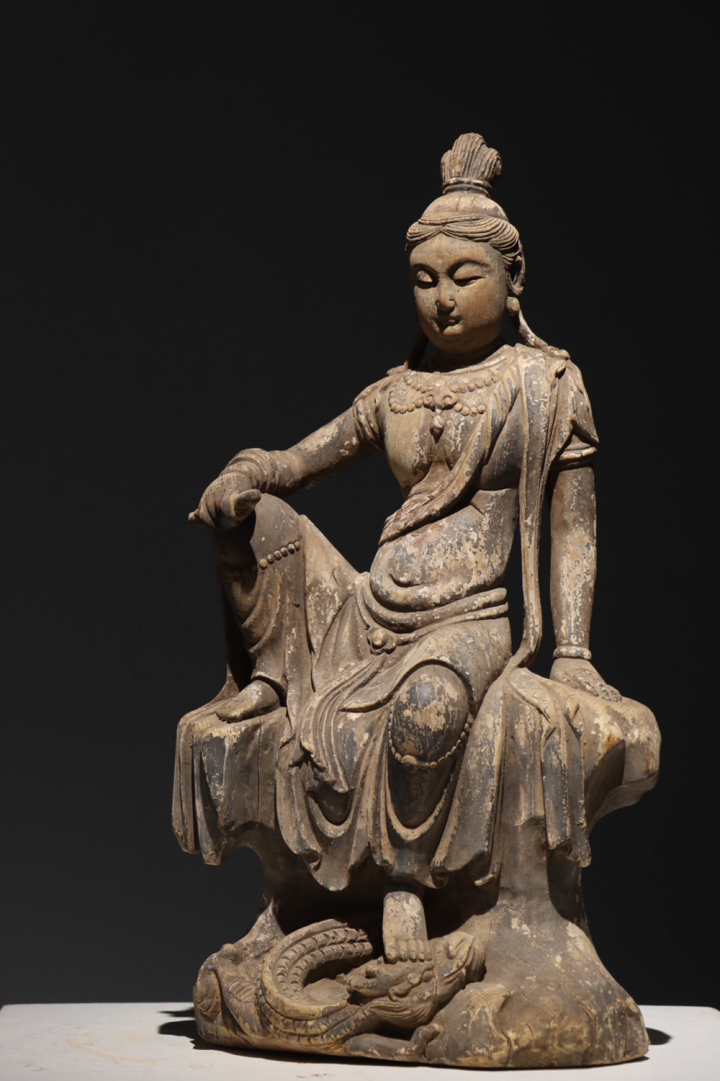 A WOODEN STATUE OF A BODHISATTVA: A WOODEN STATUE OF A BODHISATTVA (70cm)