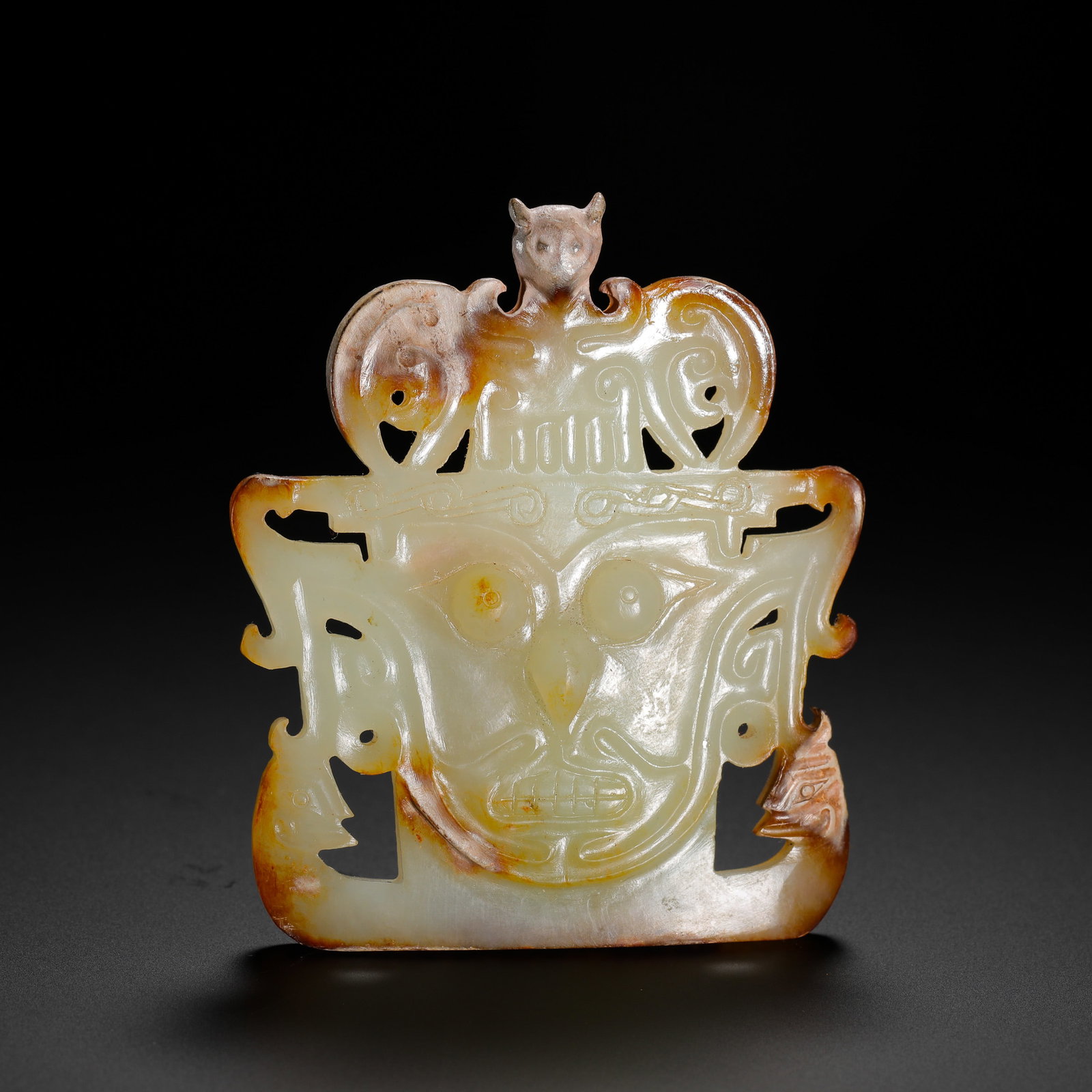 HETIAN JADE PENDANT WITH DIVINE AND HUMAN FACE PATTERNS: HETIAN JADE PENDANT WITH DIVINE AND HUMAN FACE PATTERNS (7 x 6cm,Weight:40g)