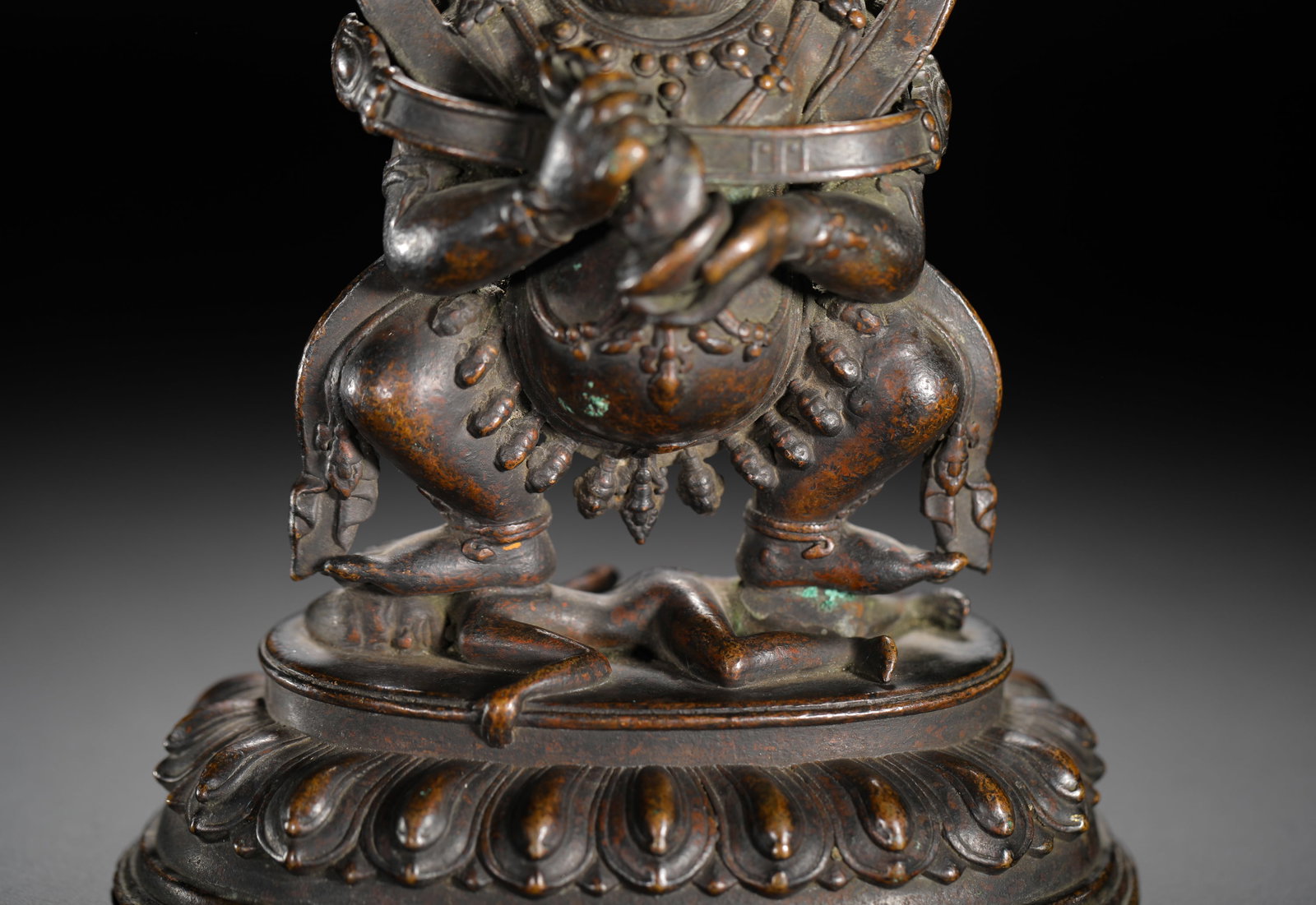 COPPER ALLOY TWO-ARMED BIG BLACK SKY STATUE - 3