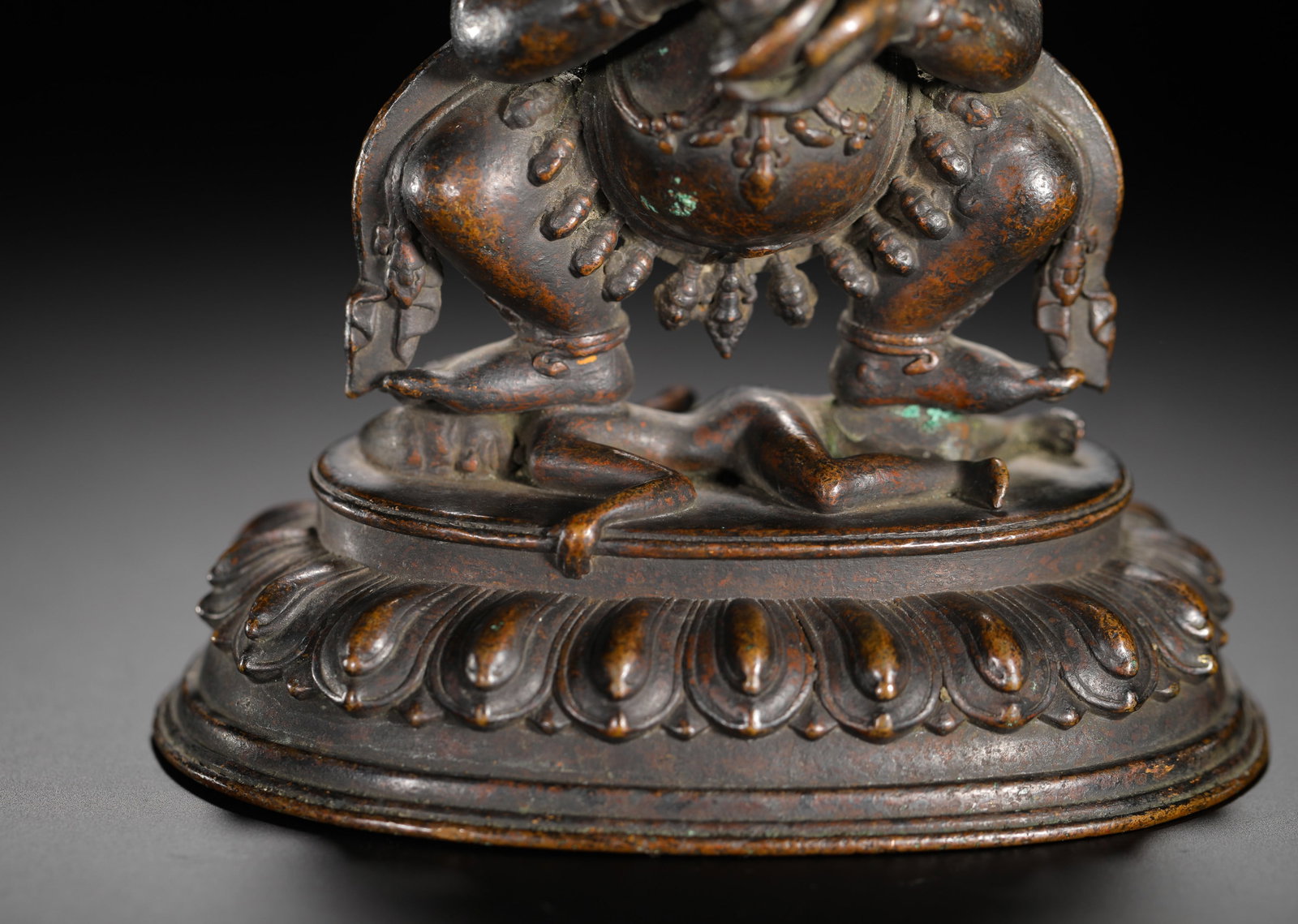 COPPER ALLOY TWO-ARMED BIG BLACK SKY STATUE - 4