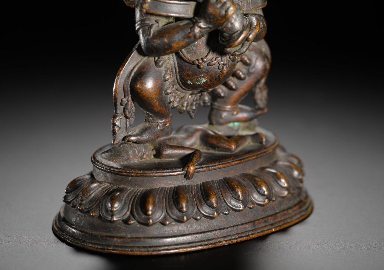 COPPER ALLOY TWO-ARMED BIG BLACK SKY STATUE - 7