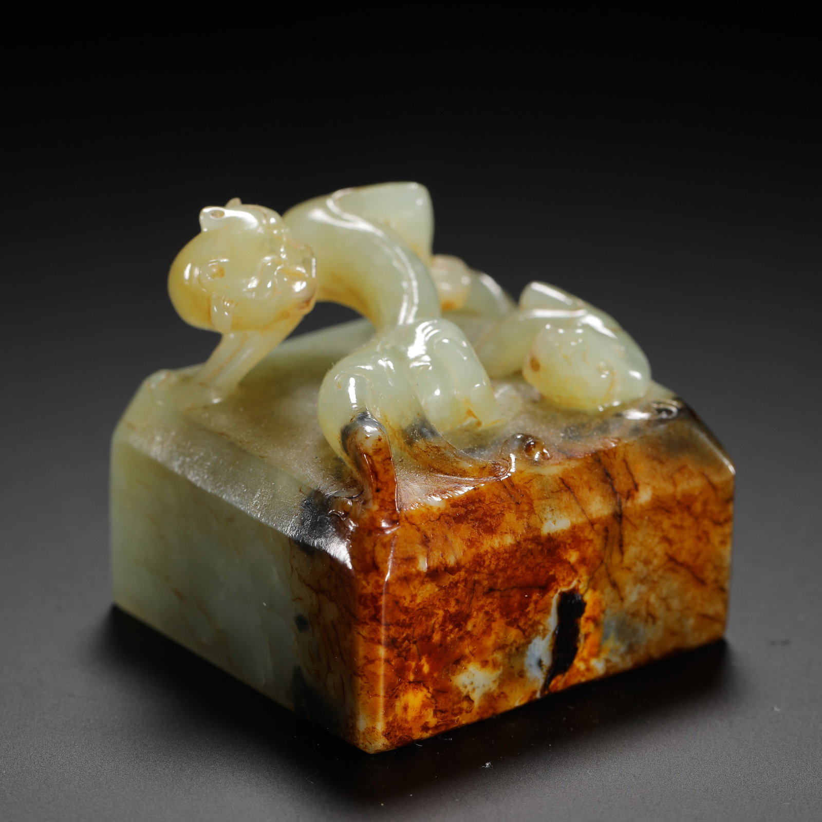 HETIAN JADE CHILONG SEAL: HETIAN JADE CHILONG SEAL (4 x 4cm,Weight:120g)