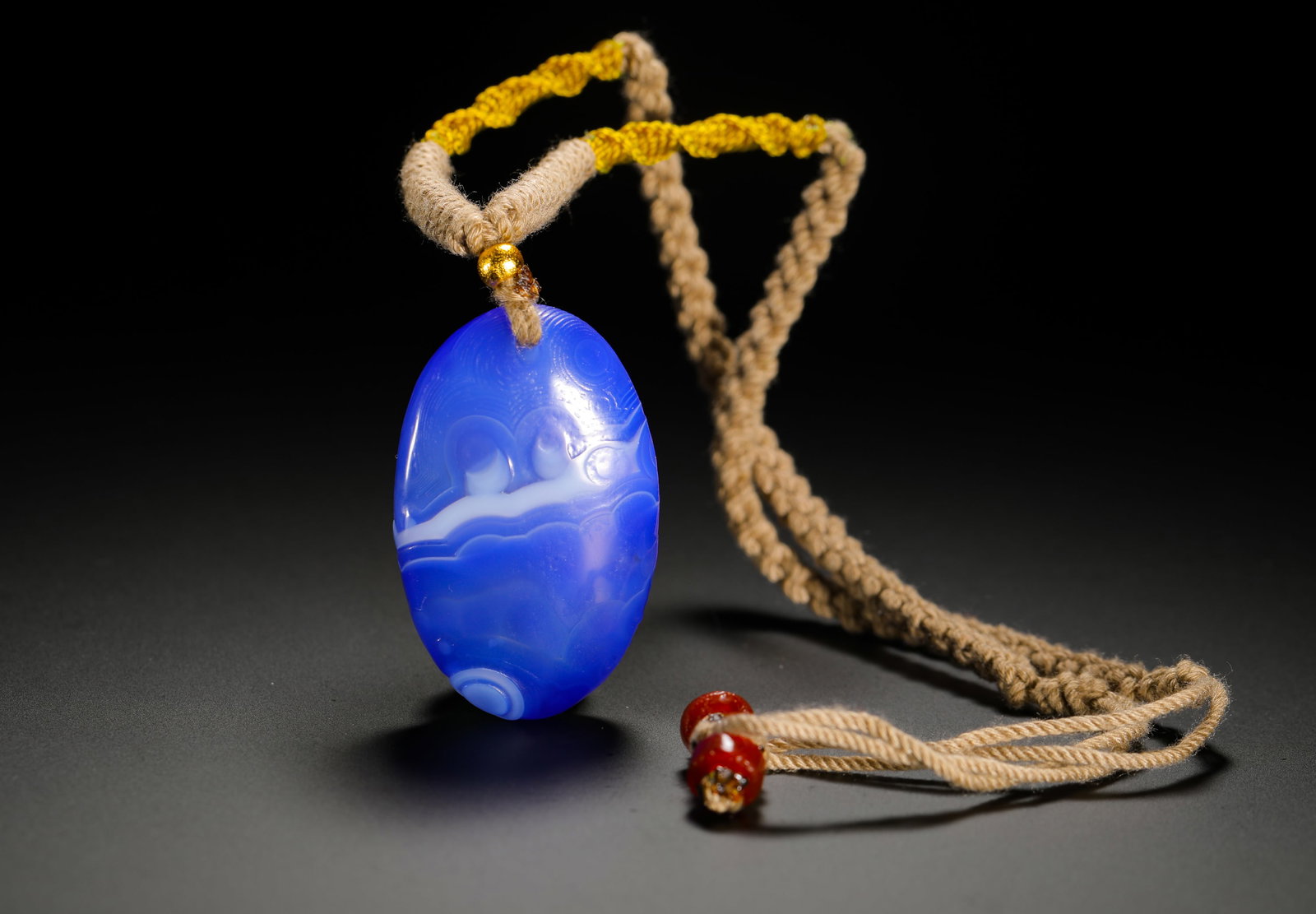 BLUE AGATE PENDANT WITH NATURAL SKY EYE PATTERN: BLUE AGATE PENDANT WITH NATURAL SKY EYE PATTERN (4.7 x 3cm,Weight:30g)