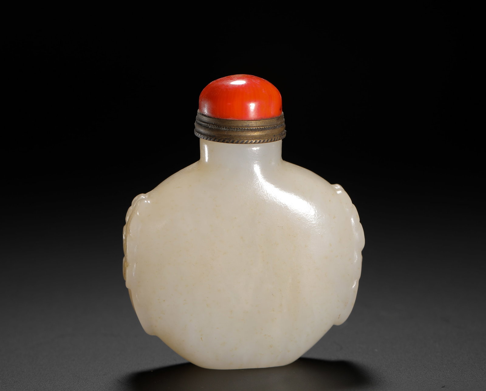 HETIAN WHITE JADE WITH HEAD AND EAR SNUFF POT: HETIAN WHITE JADE WITH HEAD AND EAR SNUFF POT (6.5 x 5.5cm,Weight:80g)