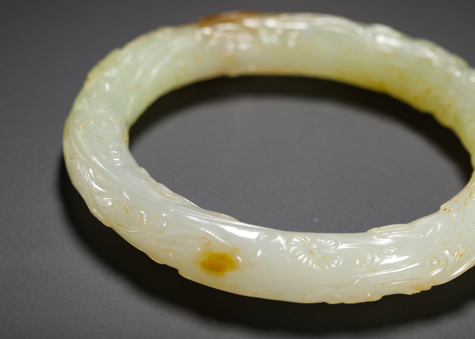HETIAN WHITE JADE FLOWER-PATTERNED ROUND BRACELET - 3
