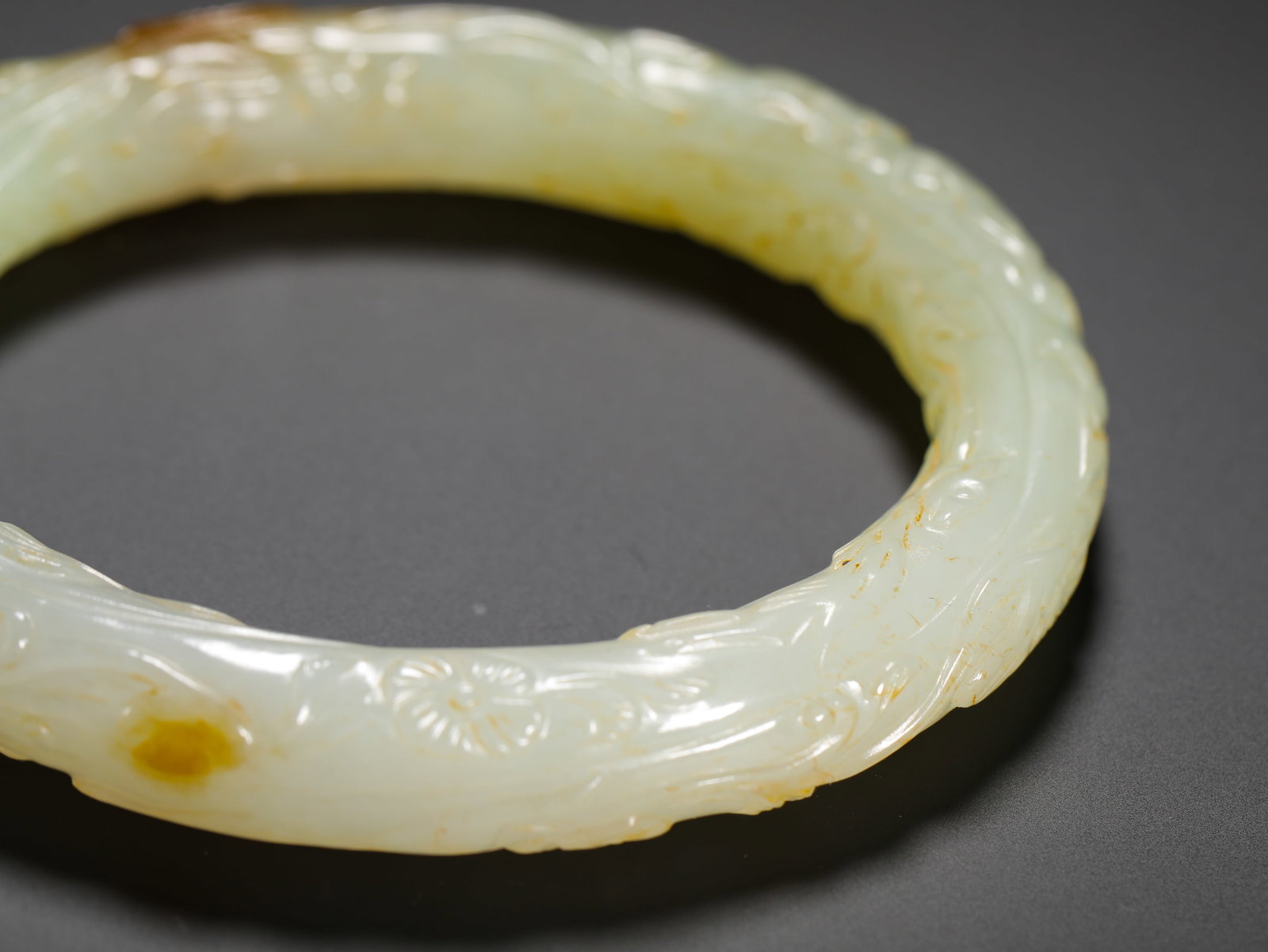 HETIAN WHITE JADE FLOWER-PATTERNED ROUND BRACELET - 4