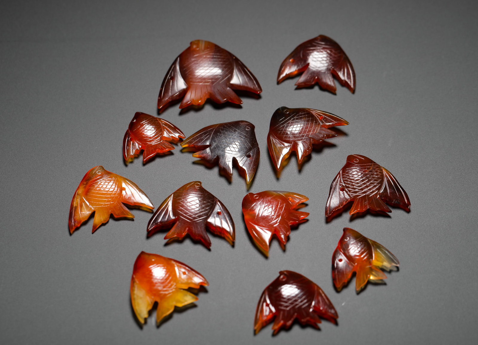 A SET OF RED AGATE FISH-PATTERNED PENDANTS: A SET OF RED AGATE FISH-PATTERNED PENDANTS (2 x 2.5cm,Weight:30g)