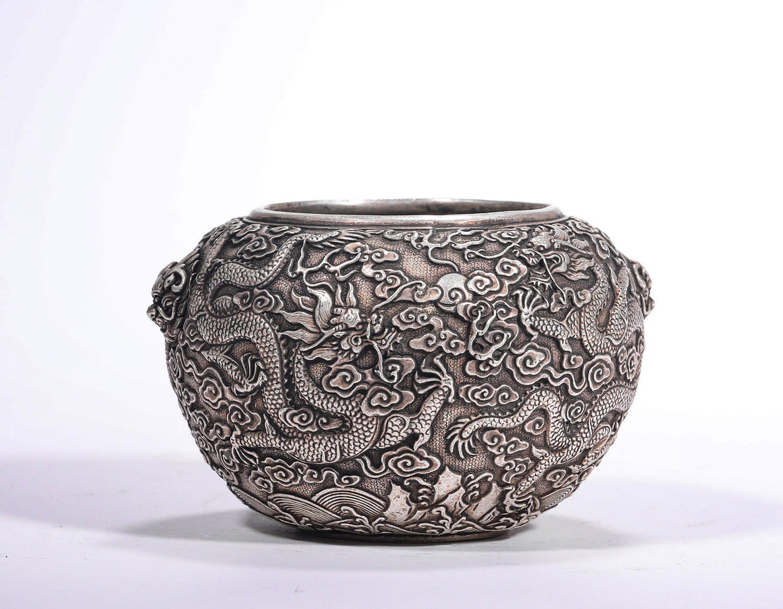 SILVER ENGRAVINGS OF FIVE DRAGONS PLAYING WITH A PEARL BEAST EAR WASH: SILVER ENGRAVINGS OF FIVE DRAGONS PLAYING WITH A PEARL BEAST EAR WASH (6.3 x 9.5cm,Weight:360g)