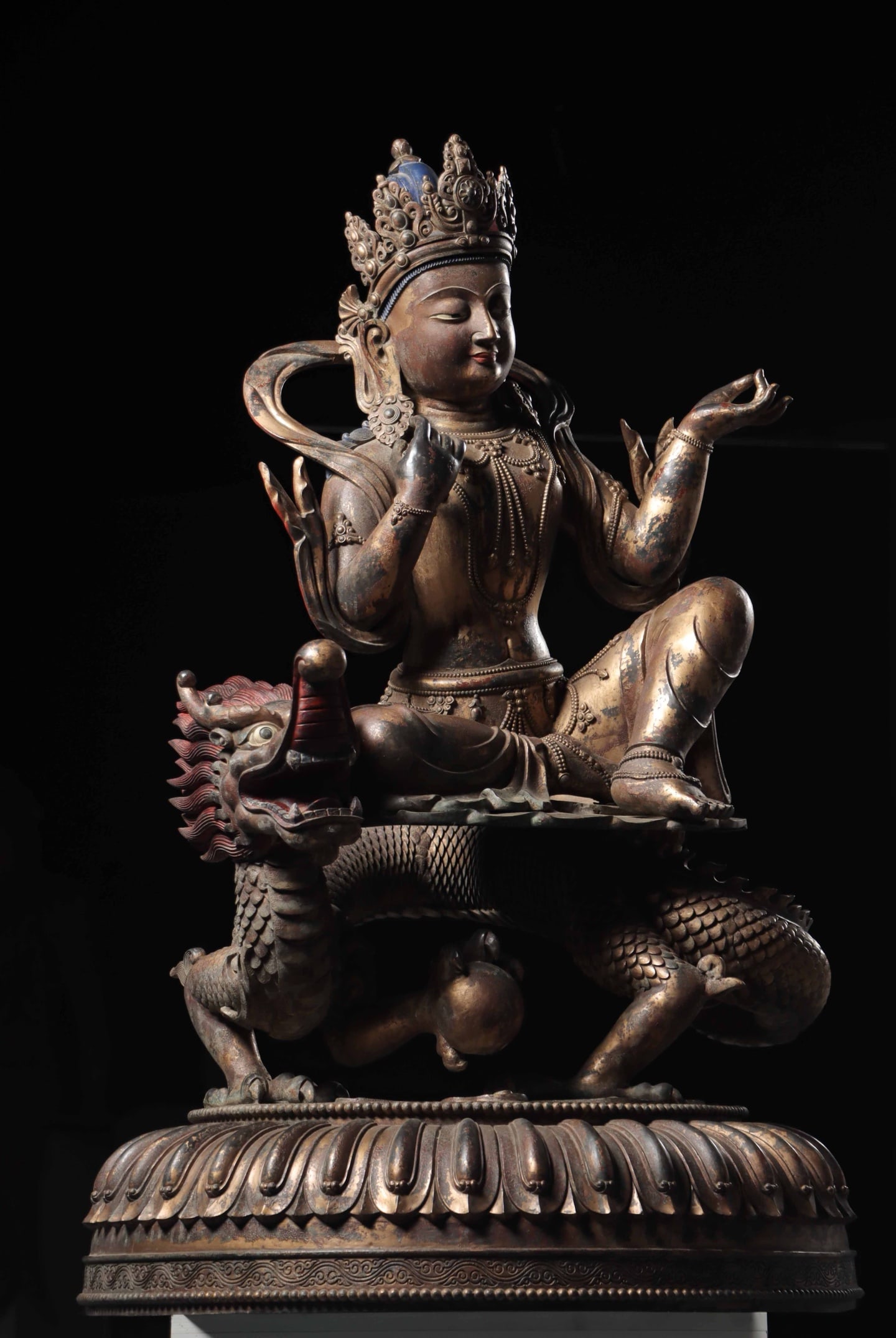 A GILDED BRONZE STATUE OF GUANYIN RIDING THE DRAGON: A GILDED BRONZE STATUE OF GUANYIN RIDING THE DRAGON (110 x 70.5cmWeight:82000g)