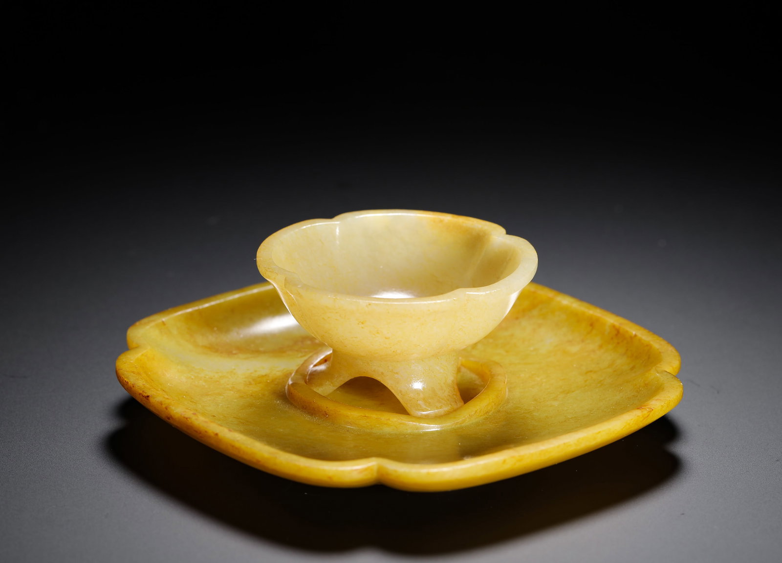 WADA YELLOW JADE FLOWER-MOUTH SAUCER: WADA YELLOW JADE FLOWER-MOUTH SAUCER (4 x 10.5cm,Weight:210g)