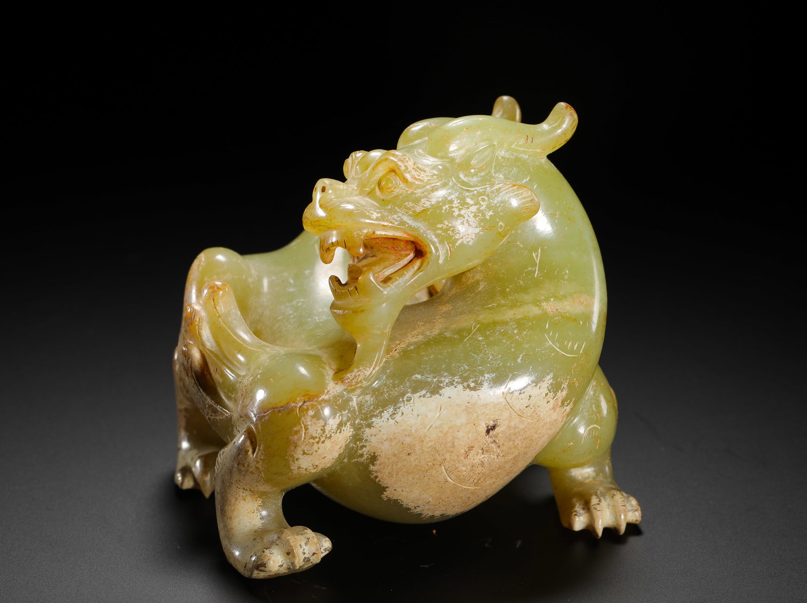 HETIAN JADE TIANLU AUSPICIOUS BEAST ORNAMENT: HETIAN JADE TIANLU AUSPICIOUS BEAST ORNAMENT (7 x 8cm,Weight:440g)
