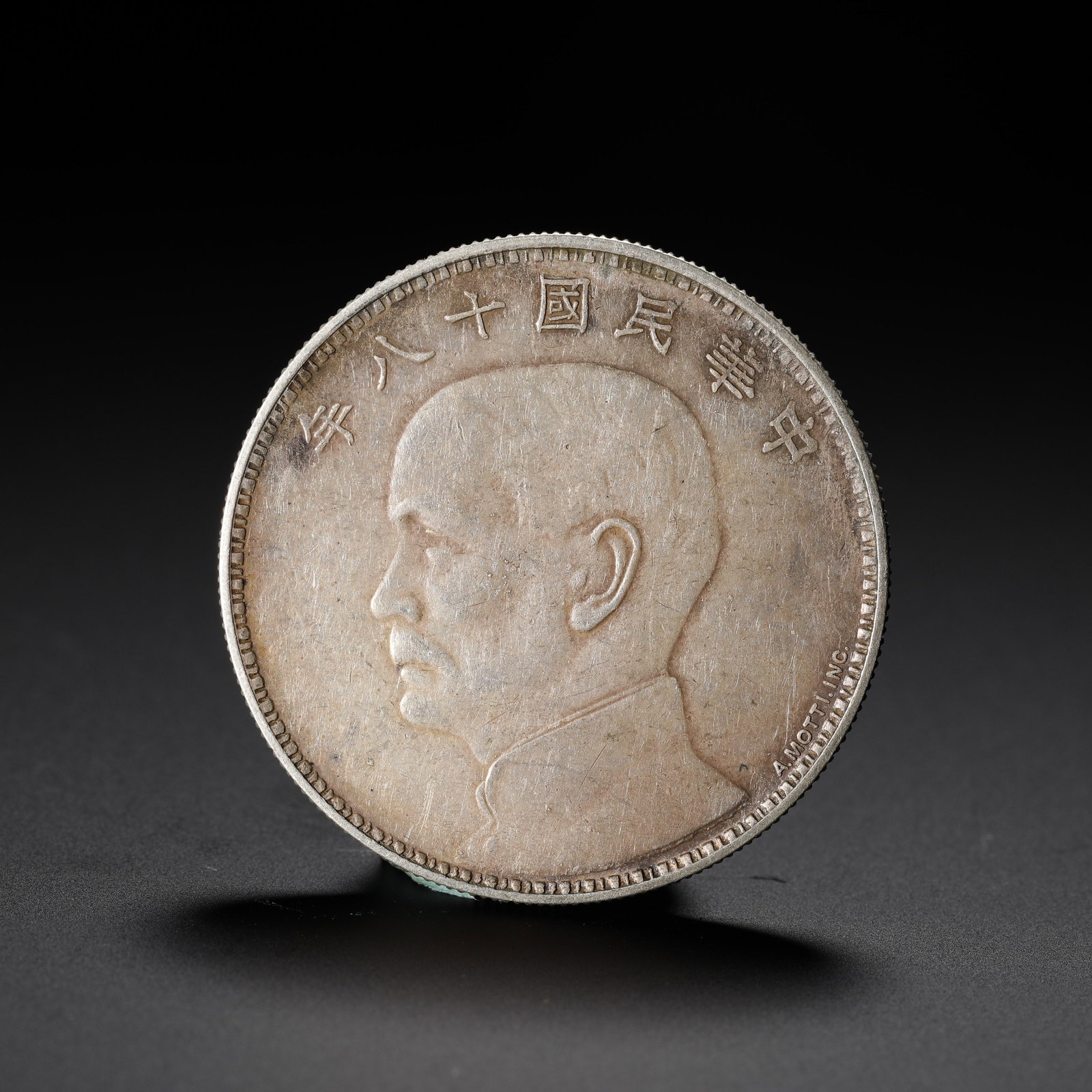 A SILVER COIN FEATURING SUN YAT-SEN WITH THREE SAILS IN THE 18TH YEAR: A SILVER COIN FEATURING SUN YAT-SEN WITH THREE SAILS IN THE 18TH YEAR (3.9cm,Weight:27g)