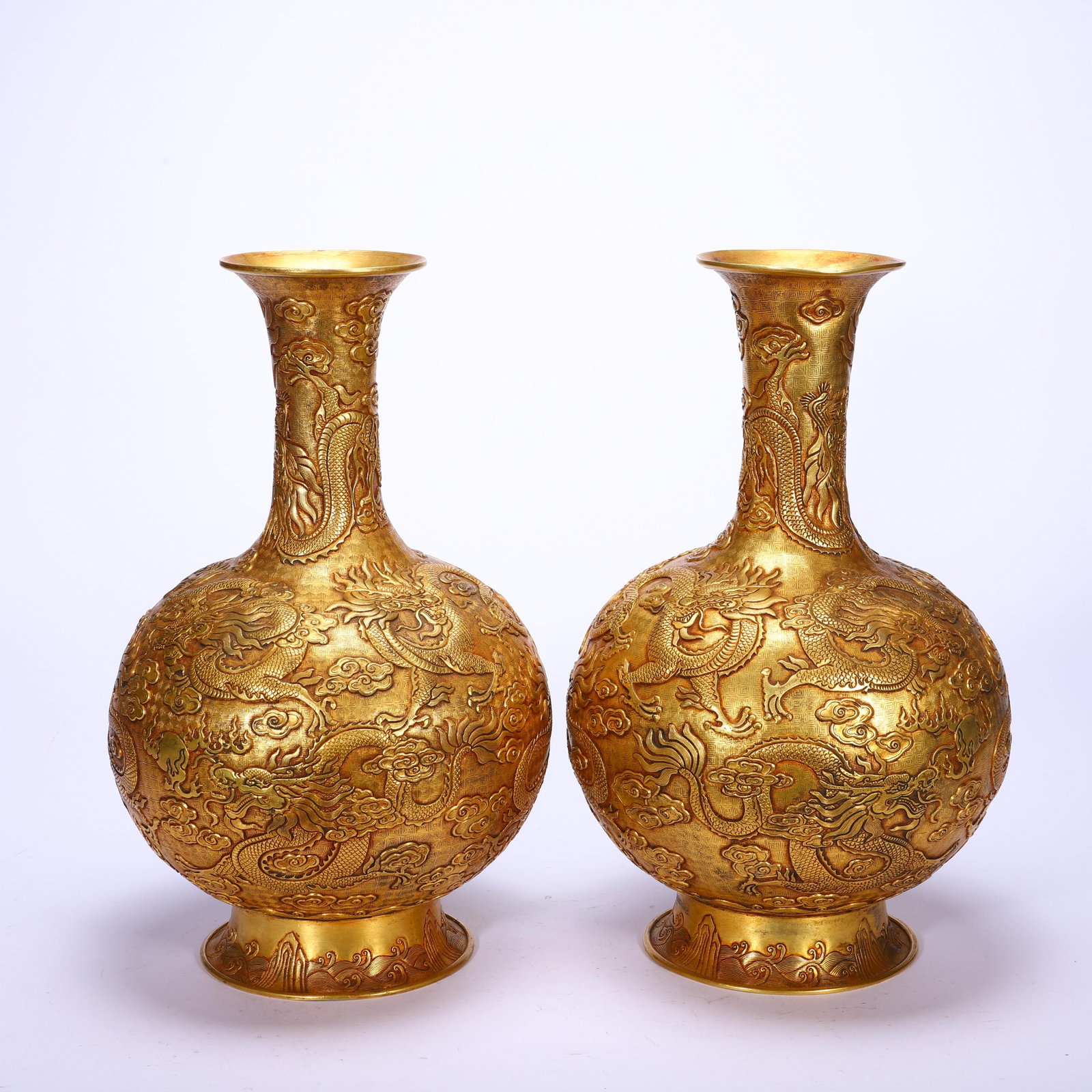 A PAIR OF CHINESE GILT-BRONZE DRAGON VASES: A PAIR OF CHINESE GILT-BRONZE DRAGON VASES (30cm)