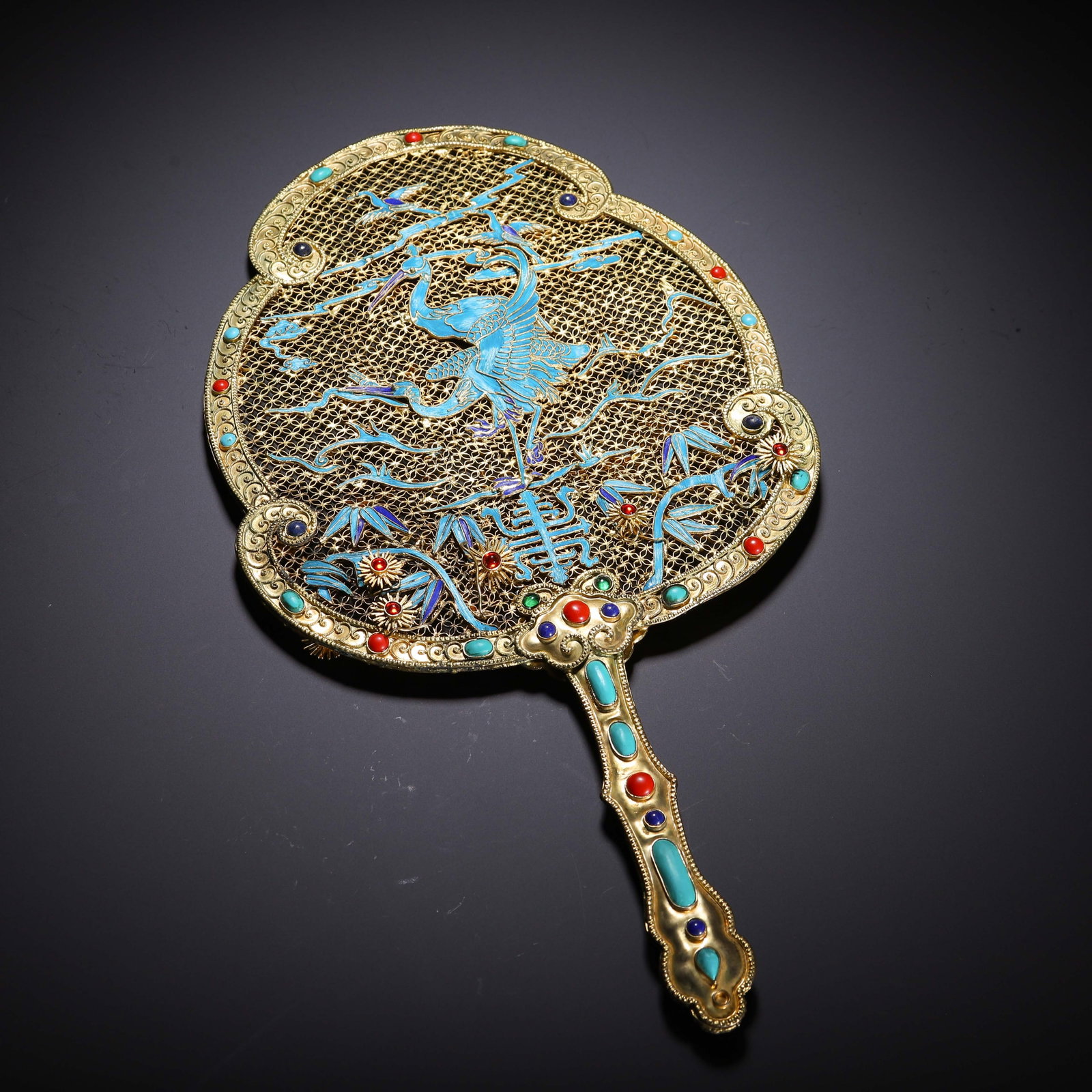 A CHINESE GILT COPPER KINGFISHER FEATHER FAN: A CHINESE GILT COPPER KINGFISHER FEATHER FAN (33 x 18cm,Weight 360g)