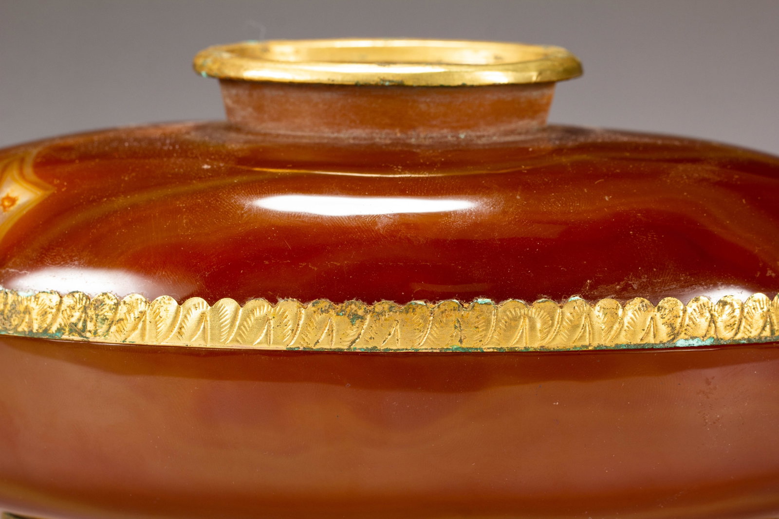 A CHINESE GILT MOUNTED AGATE BOX - 7