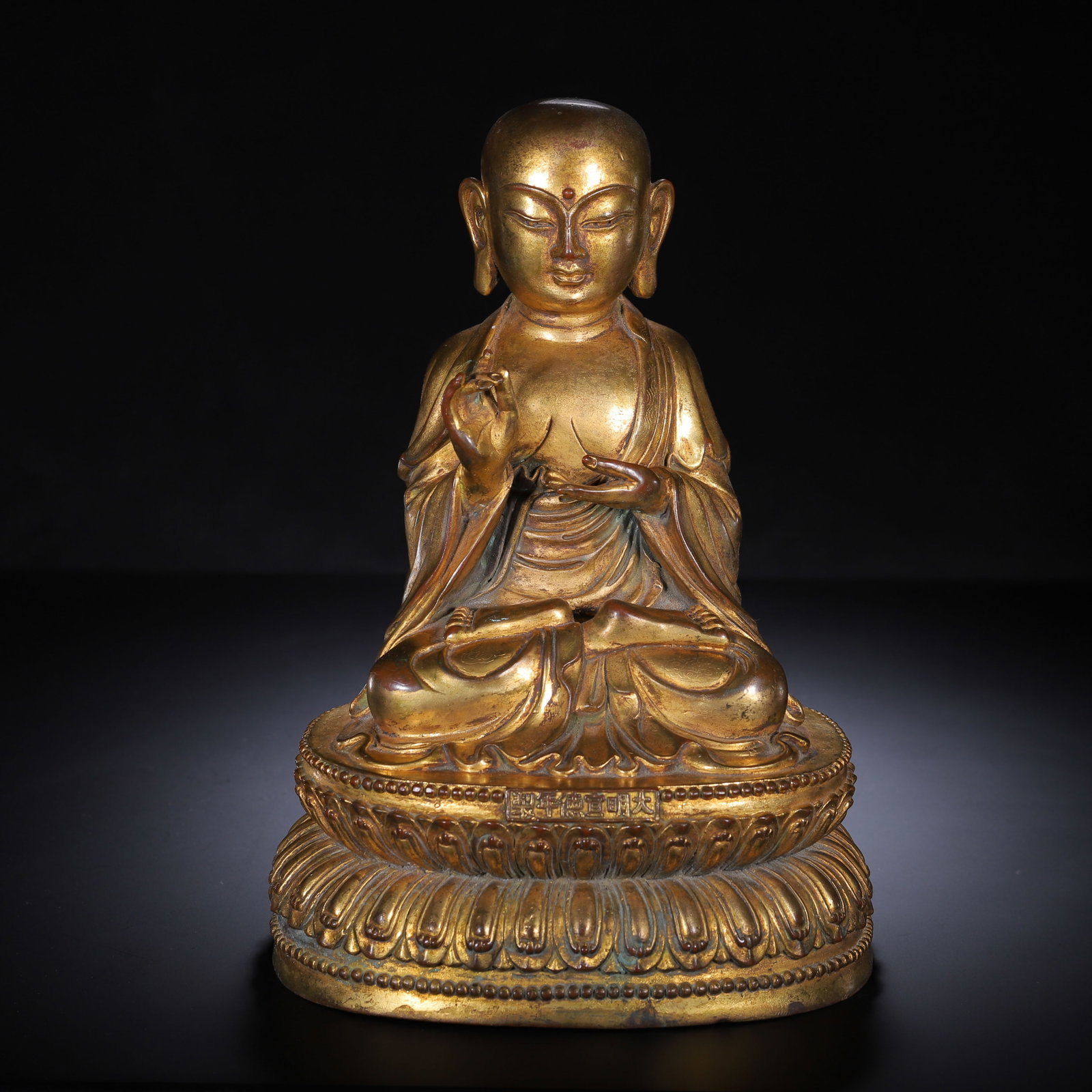 A CHINESE GILT BRONZE KSITIGARBHA STATUE: A CHINESE GILT BRONZE KSITIGARBHA STATUE (25cm,Weight 2860g)