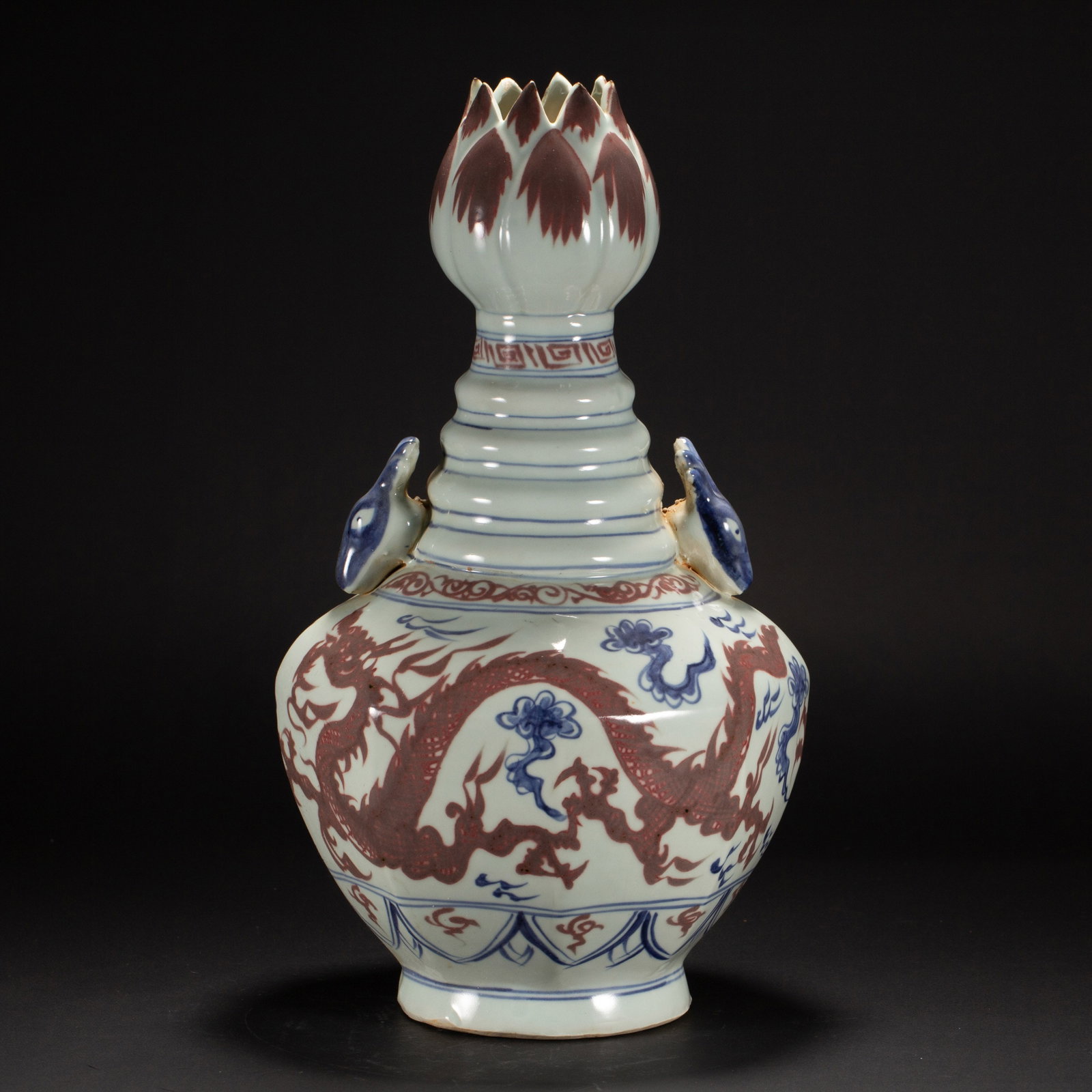 A CHINESE BLUE AND WHITE UNDERGLAZE RED DRAGON VASE: A CHINESE BLUE AND WHITE UNDERGLAZE RED DRAGON VASE (23 x 23 x 41cm,Weight 2380g)