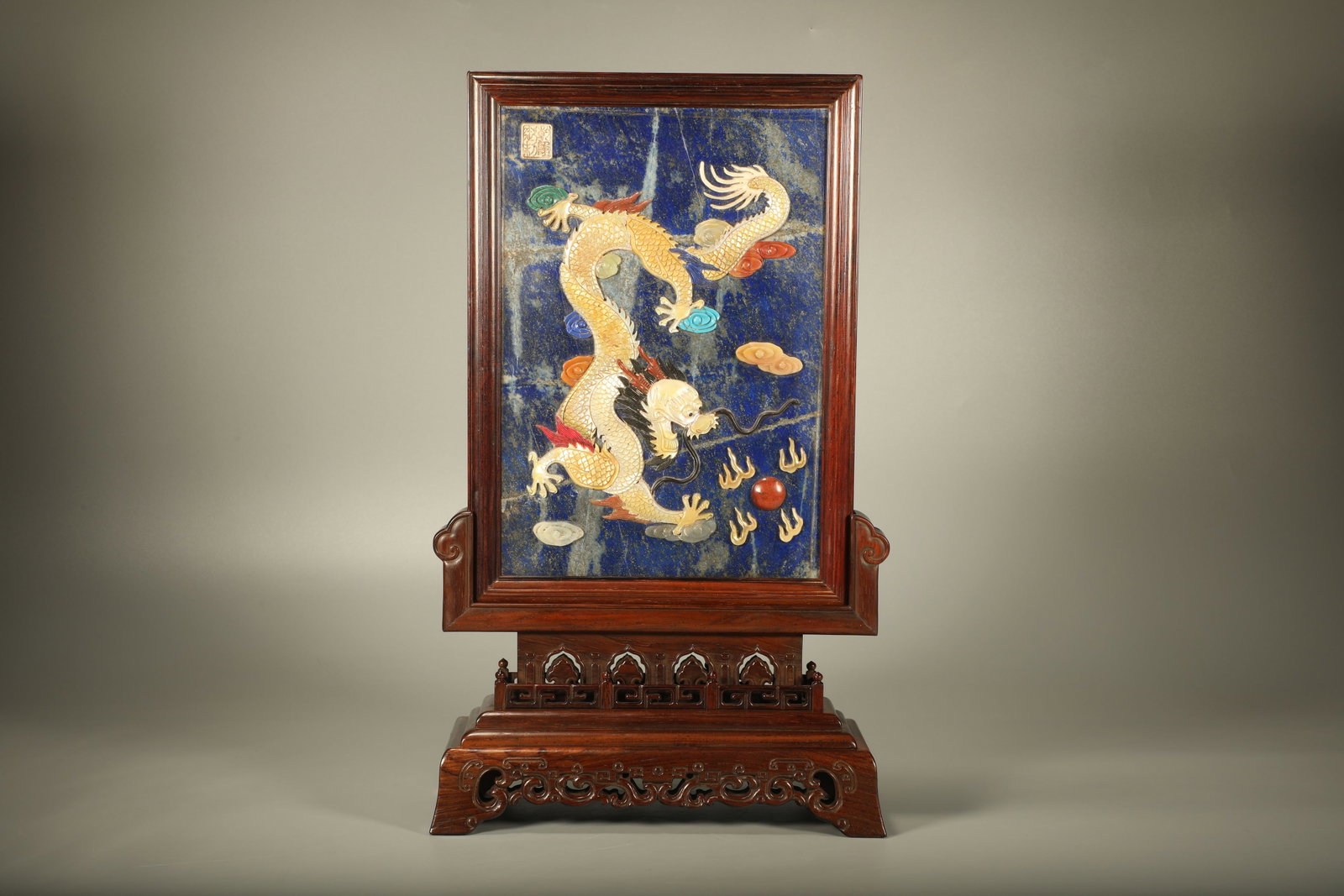Huanghuali Wood Inlaid Lapis and Multi GemStone Carved Dragon Pattern Table Plaque: Huanghuali Wood Inlaid Lapis and Multi GemStone Carved Dragon Pattern Table Plaque (40 x 24 x 10cm)