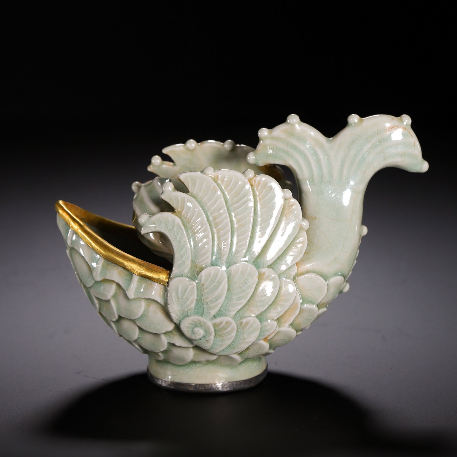 A CHINESE CELADON FISH SHAPED CUP (1 of 9)