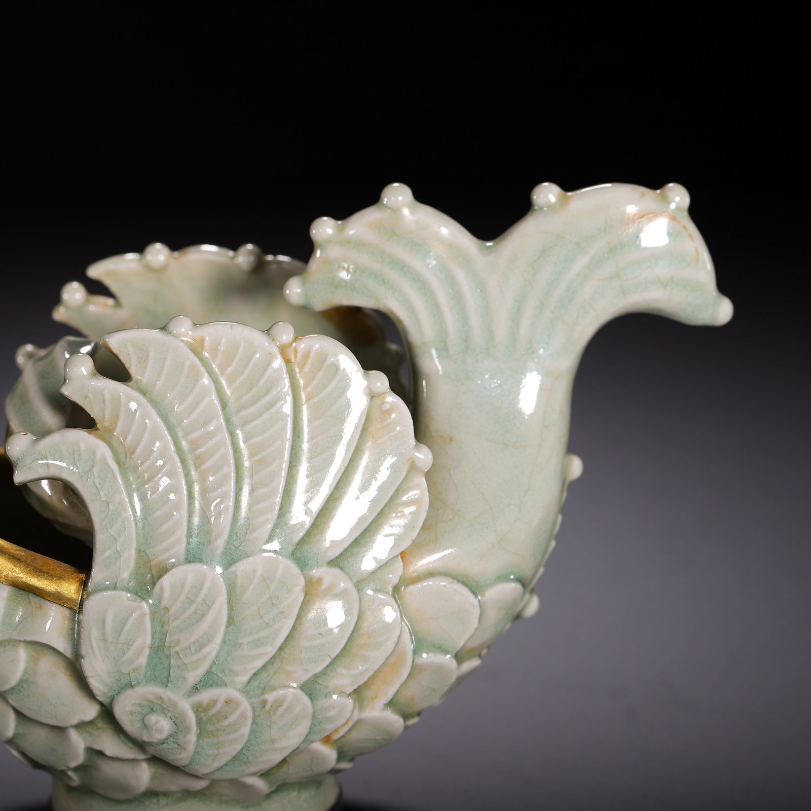 A CHINESE CELADON FISH SHAPED CUP - 2
