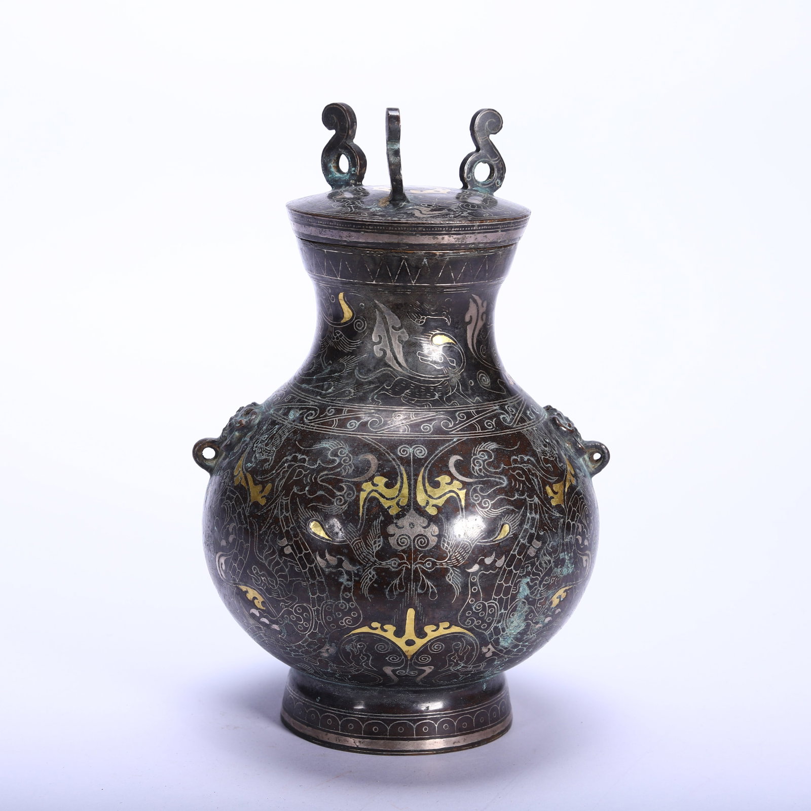 A GOLD AND SILVER INLAID BRONZE WINE VESSEL WITH COVER: A GOLD AND SILVER INLAID BRONZE WINE VESSEL WITH COVER (13 x 13 x 34cm,Weight 1980g)