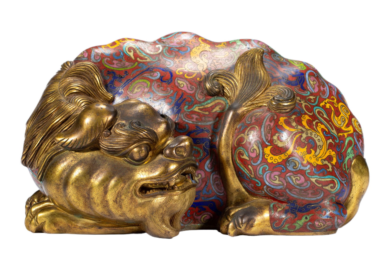 A CHINESE CLOISONNE MYTHICAL BEAST: A CHINESE CLOISONNE MYTHICAL BEAST (30 x 22 x 18cm,Weight 7680g)