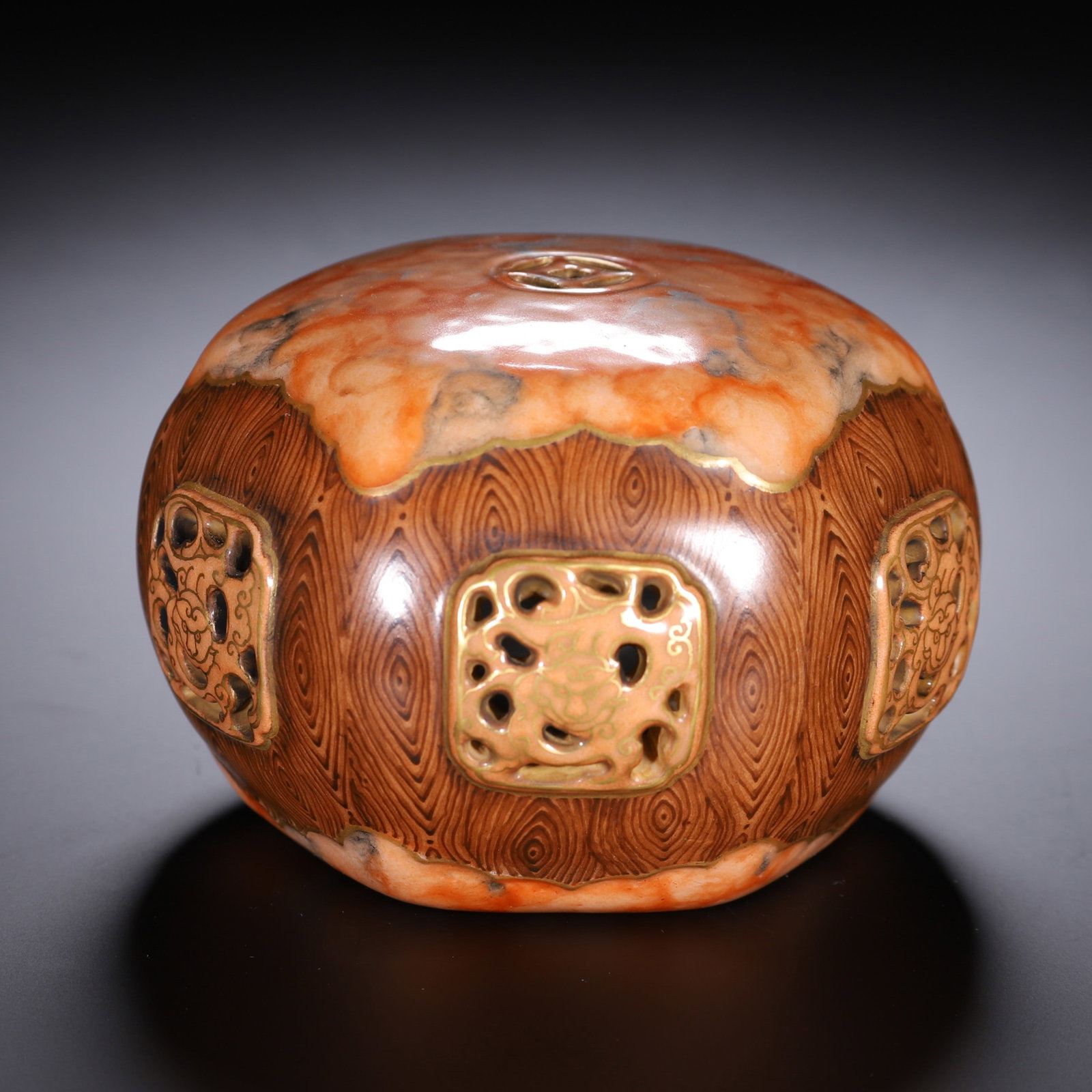 A CHINESE PORCELAIN WATER POT (1 of 9)
