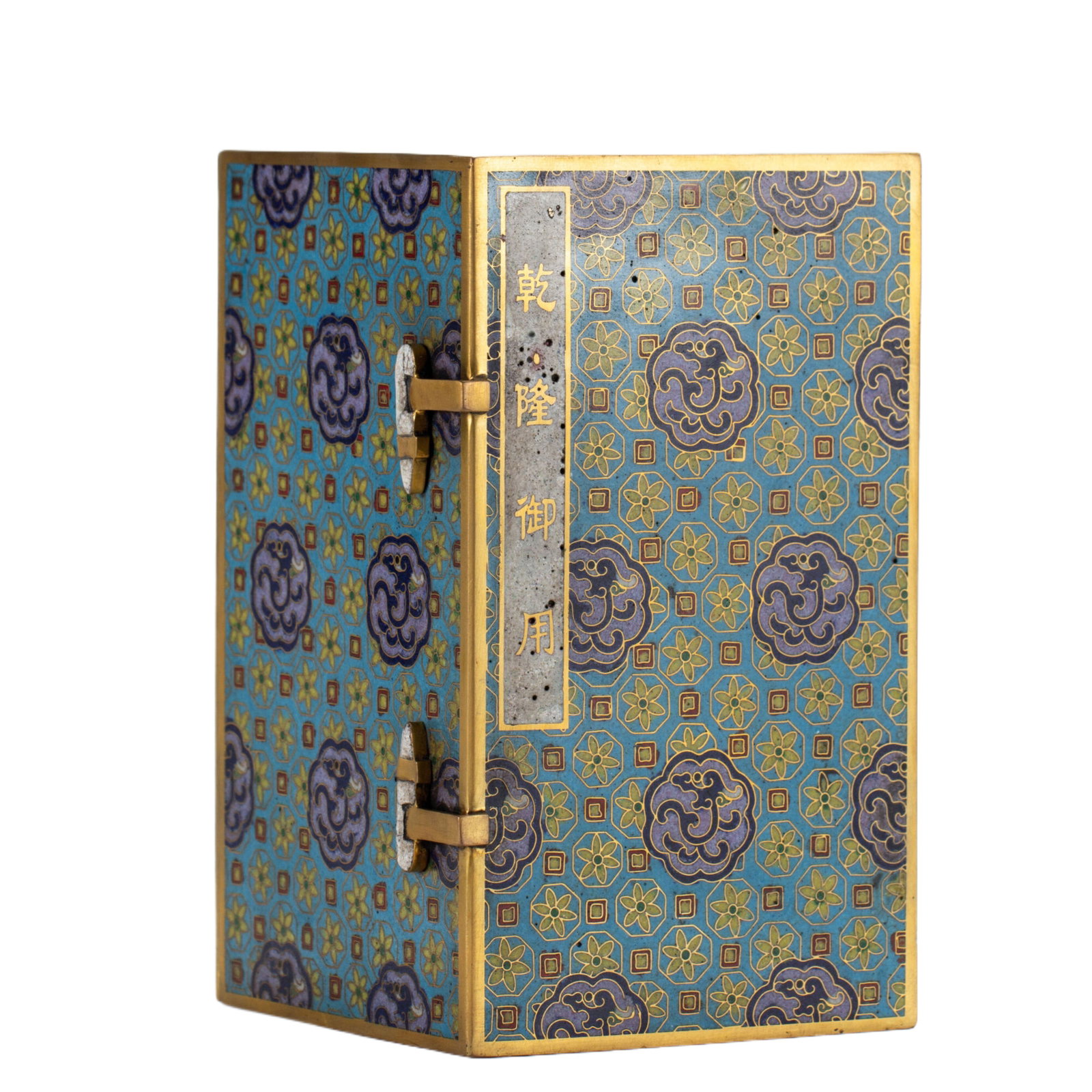 CHINESE CLOISONNE ENAMEL BOX: CHINESE CLOISONNE ENAMEL BOX (17 x 10 x 11cm,Weight 2430g)