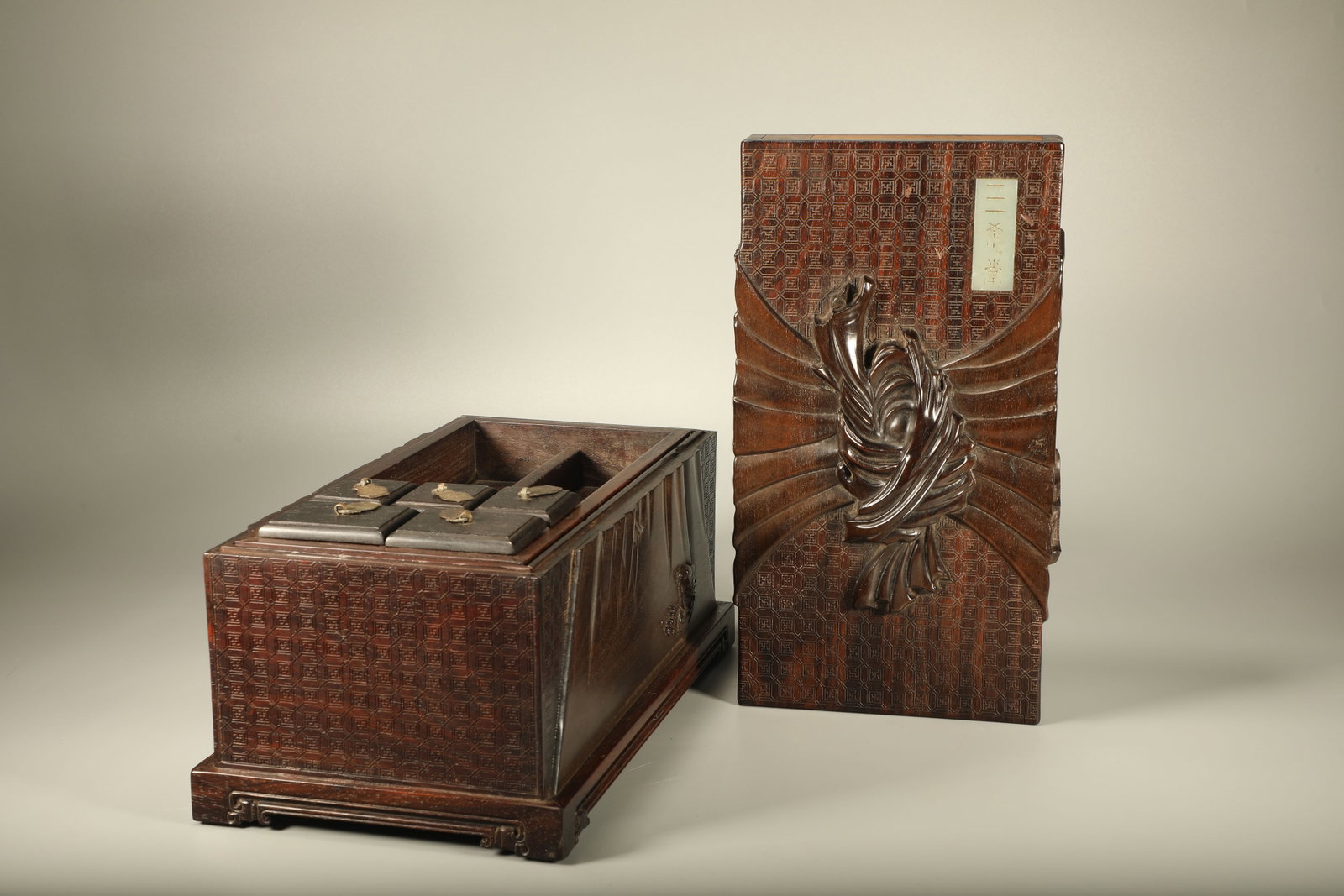 Huanghuali Wood Inlaid Boxwood Carved Dragon Pattern Lid Box: Huanghuali Wood Inlaid Boxwood Carved Dragon Pattern Lid Box (31 x 18 x 17cm)
