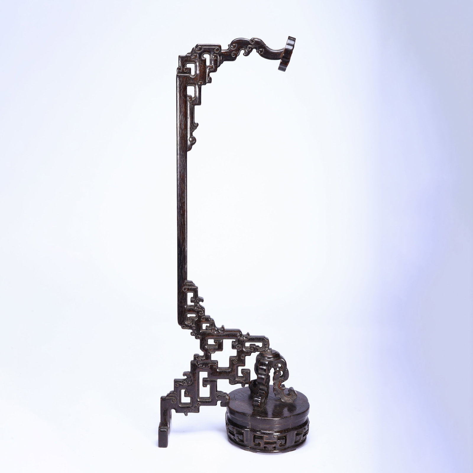 A CHINESE ZITAN WOOD HANGING STAND: A CHINESE ZITAN WOOD HANGING STAND (17 x 10 x 47cm,Weight 270g)