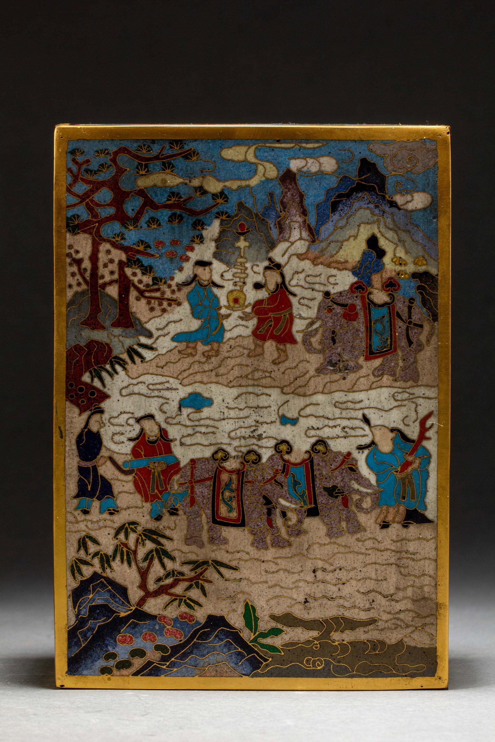A CHINESE CLOISONNE COVERED BOX - 3