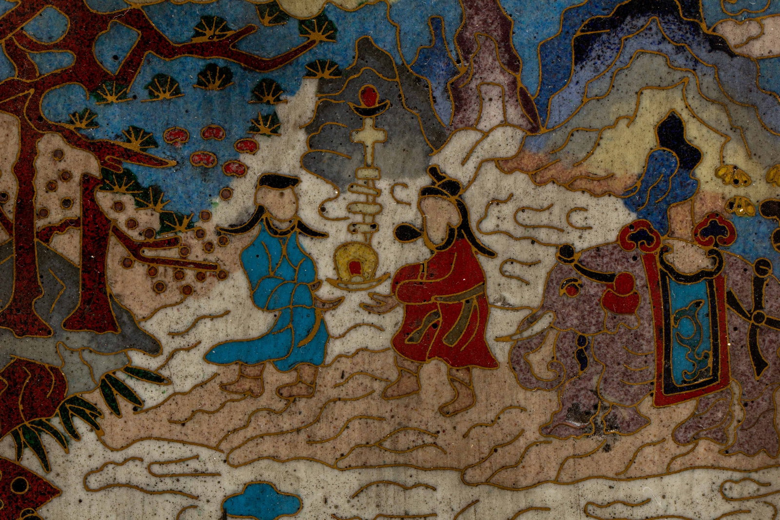 A CHINESE CLOISONNE COVERED BOX - 4