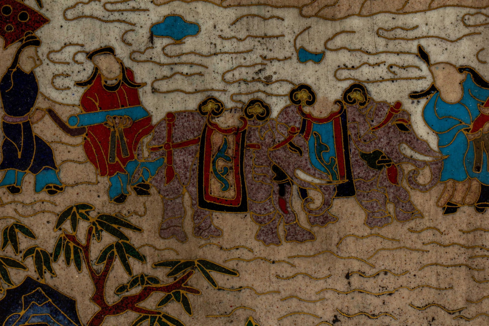 A CHINESE CLOISONNE COVERED BOX - 5