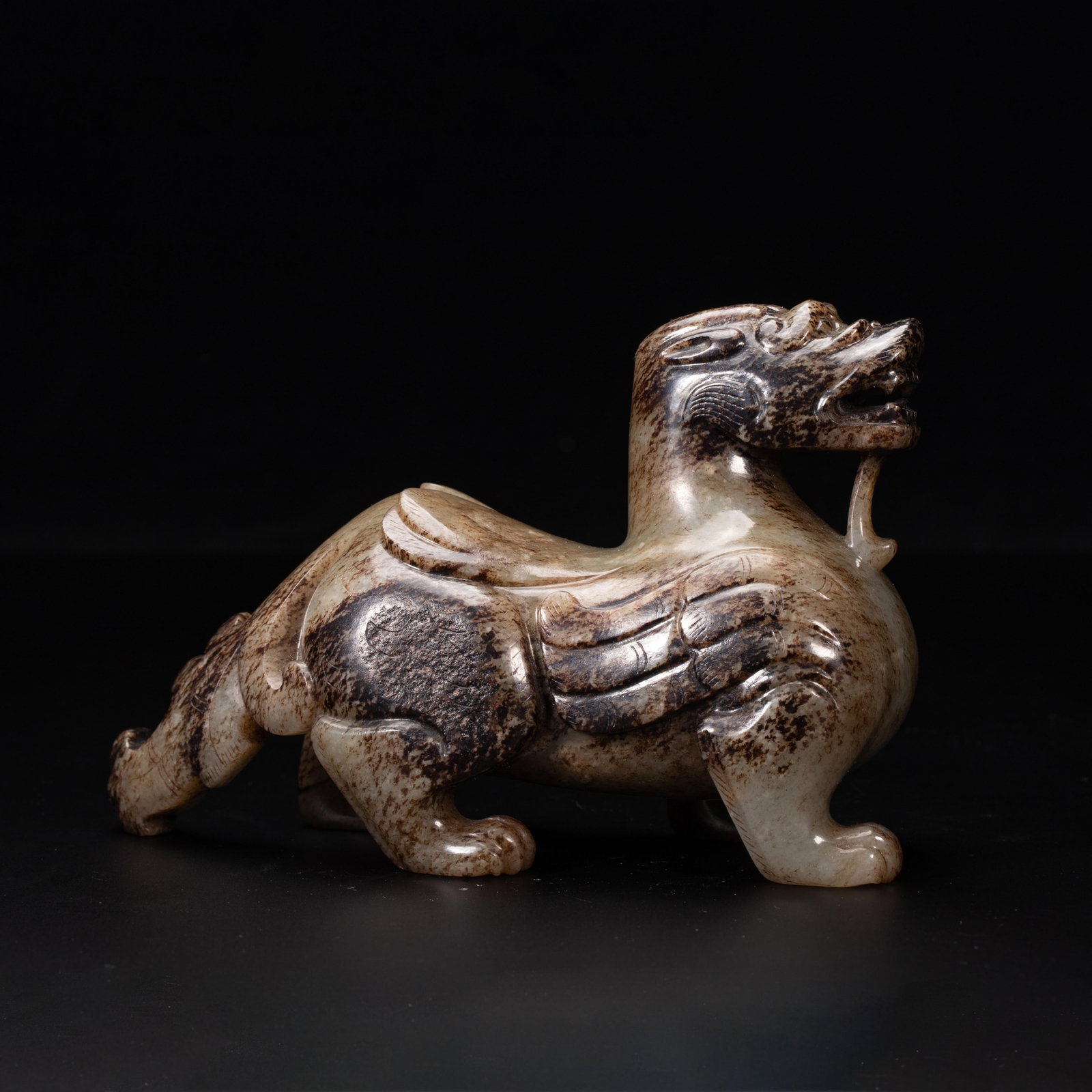CHINESE HETIAN JADE MYTHICAL BEAST: CHINESE HETIAN JADE MYTHICAL BEAST (15 x 6 x 10cm,Weight 790g)