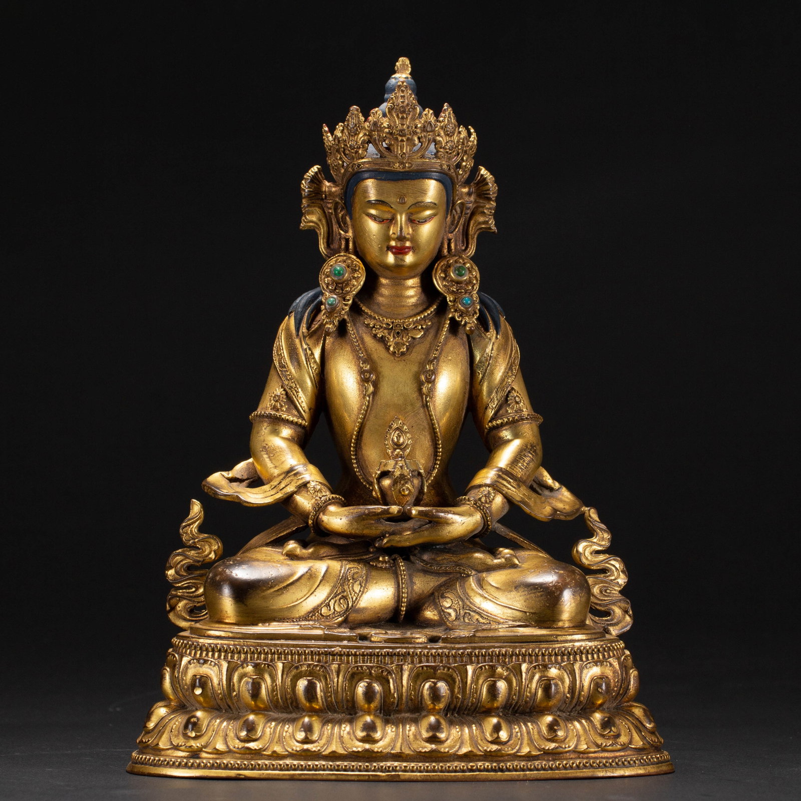 A CHINESE GILT BRONZE BUDDHA STATUE: A CHINESE GILT BRONZE BUDDHA STATUE (18 x 12 x 24cm,Weight 1730g)