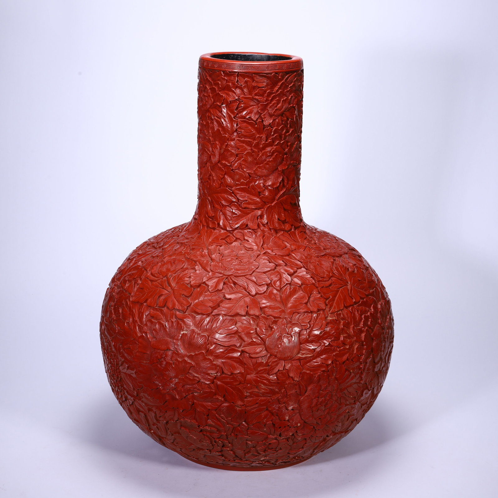 CHINESE CINNABAR LACQUER TIANQIUPING VASE: CHINESE CINNABAR LACQUER TIANQIUPING VASE (45 x 45 x 60cm,Weight 8230g)