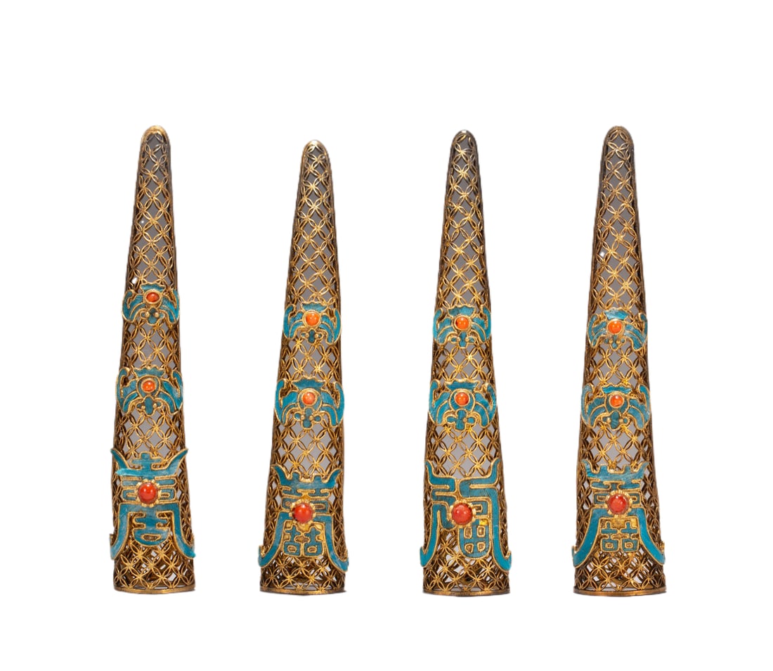 FOUR CHINESE GILT SILVER GEM-SET NAIL GUARDS: FOUR CHINESE GILT SILVER GEM-SET NAIL GUARDS (8cm,Weight 30g)