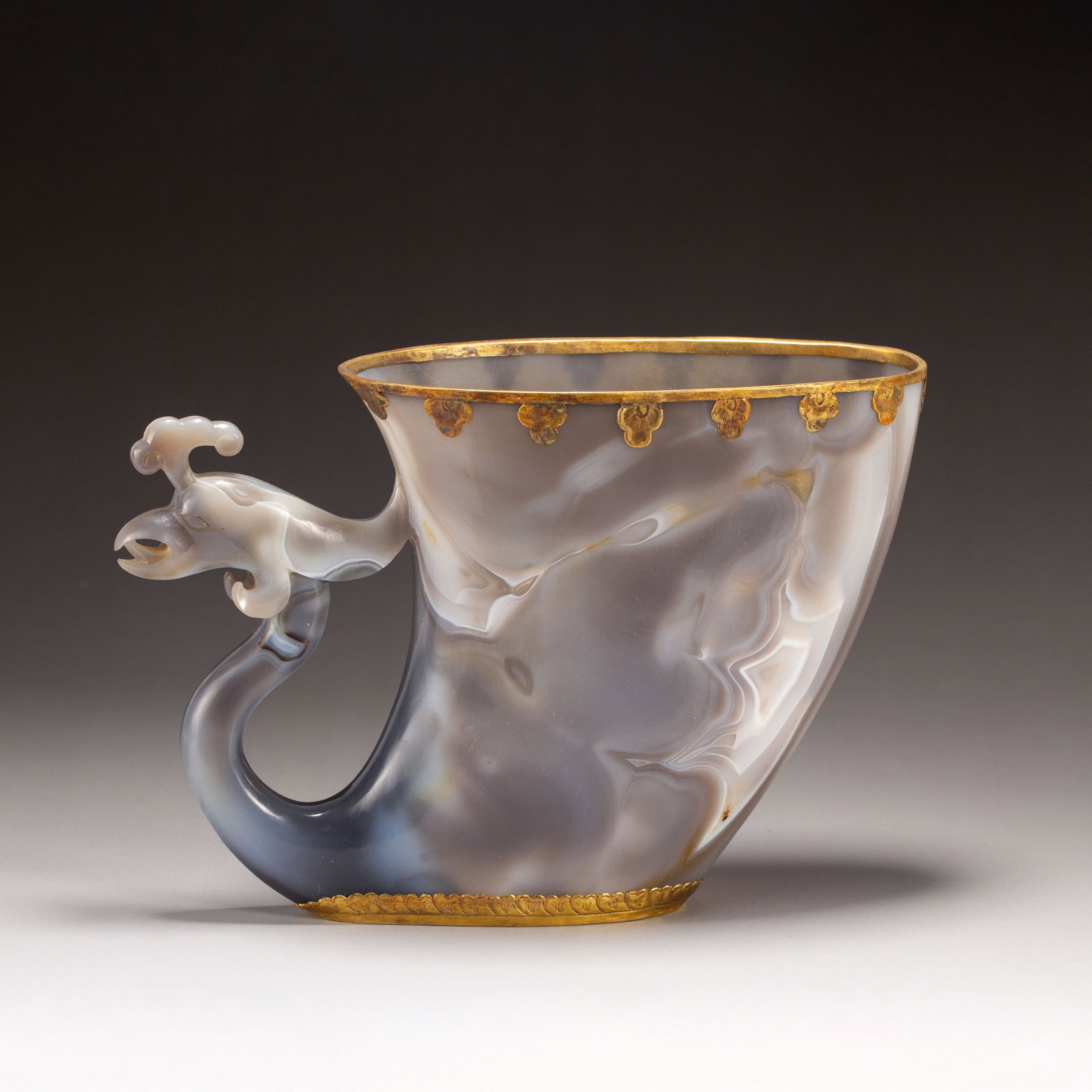 A CHINESE GILT MOUNTED AGATE PHOENIX CUP: A CHINESE GILT MOUNTED AGATE PHOENIX CUP (23 x 7.5 x 16cm,Weight 750g)