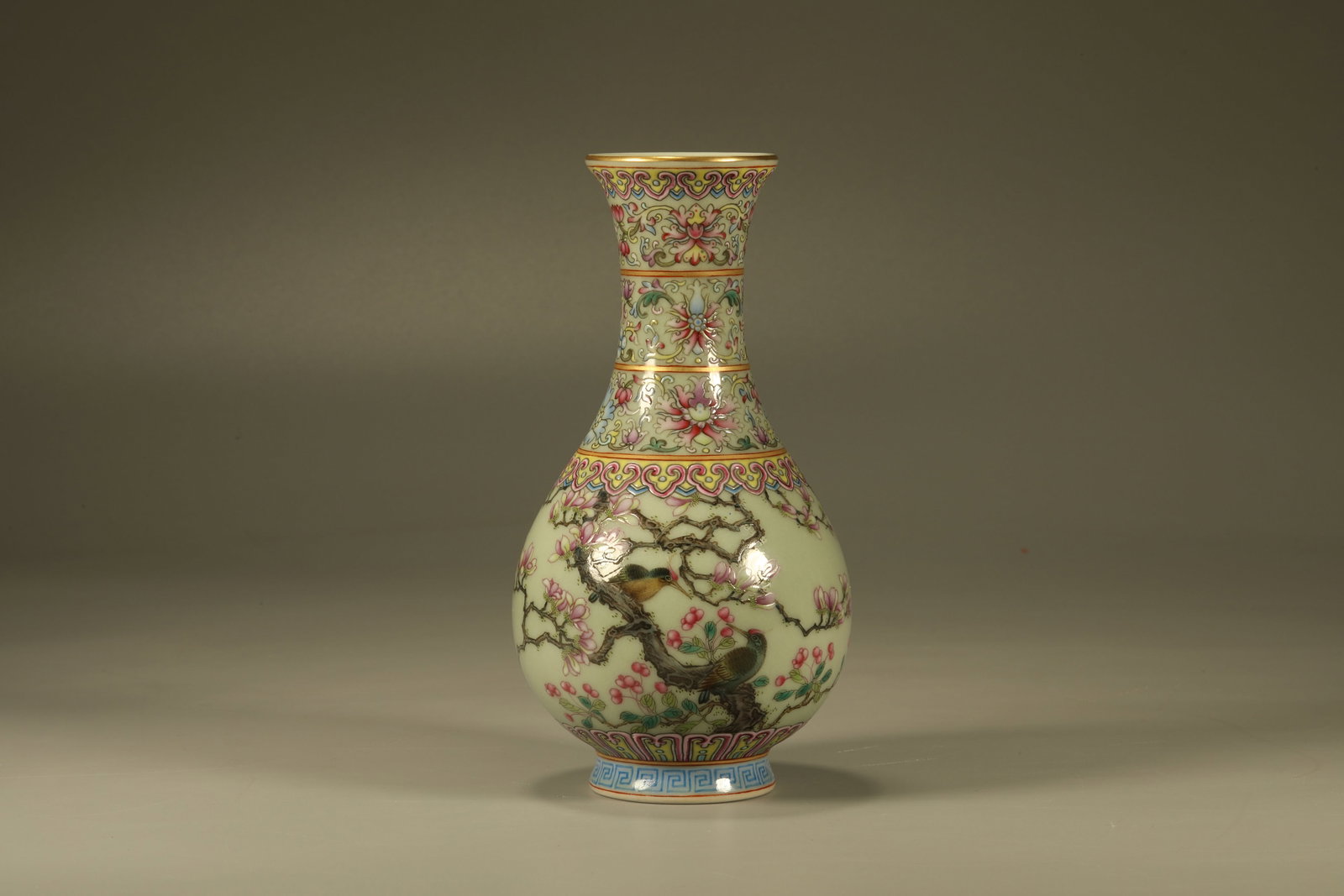 Famille Rose Magpie with Plum Flower Pattern Porcelain Vase: Famille Rose Magpie with Plum Flower Pattern Porcelain Vase (15.5 x 8cm)