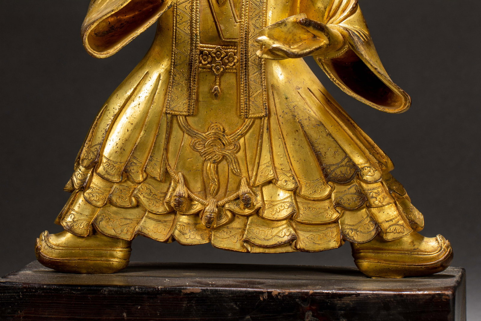 A CHINESE GILT BRONZE DHARMA PROTECTOR STATUE - 3