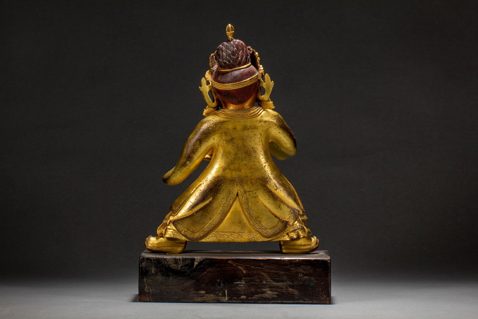 A CHINESE GILT BRONZE DHARMA PROTECTOR STATUE - 7