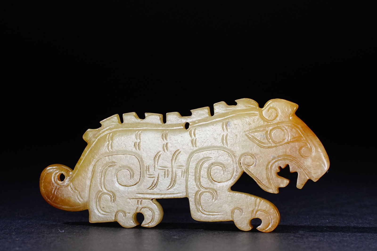 Jade Carved Beast Face Pattern Tiger Shape Bi: Jade Carved Beast Face Pattern Tiger Shape Bi (7 x 3.2 x 0.5cm)