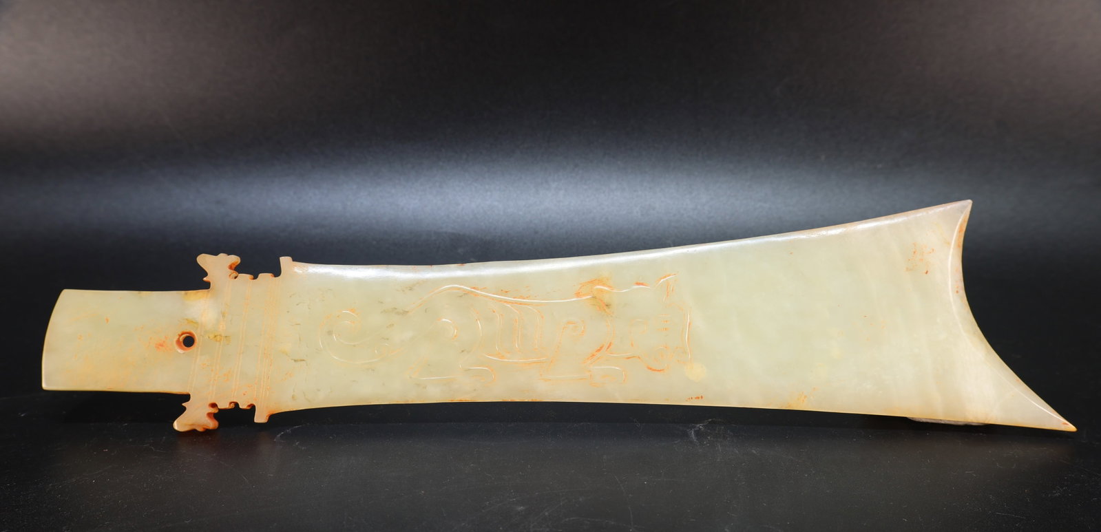 Jade Carved Beast and Bird Pattern Zhang: Jade Carved Beast and Bird Pattern Zhang (27.8 x 5 x 0.5cm)