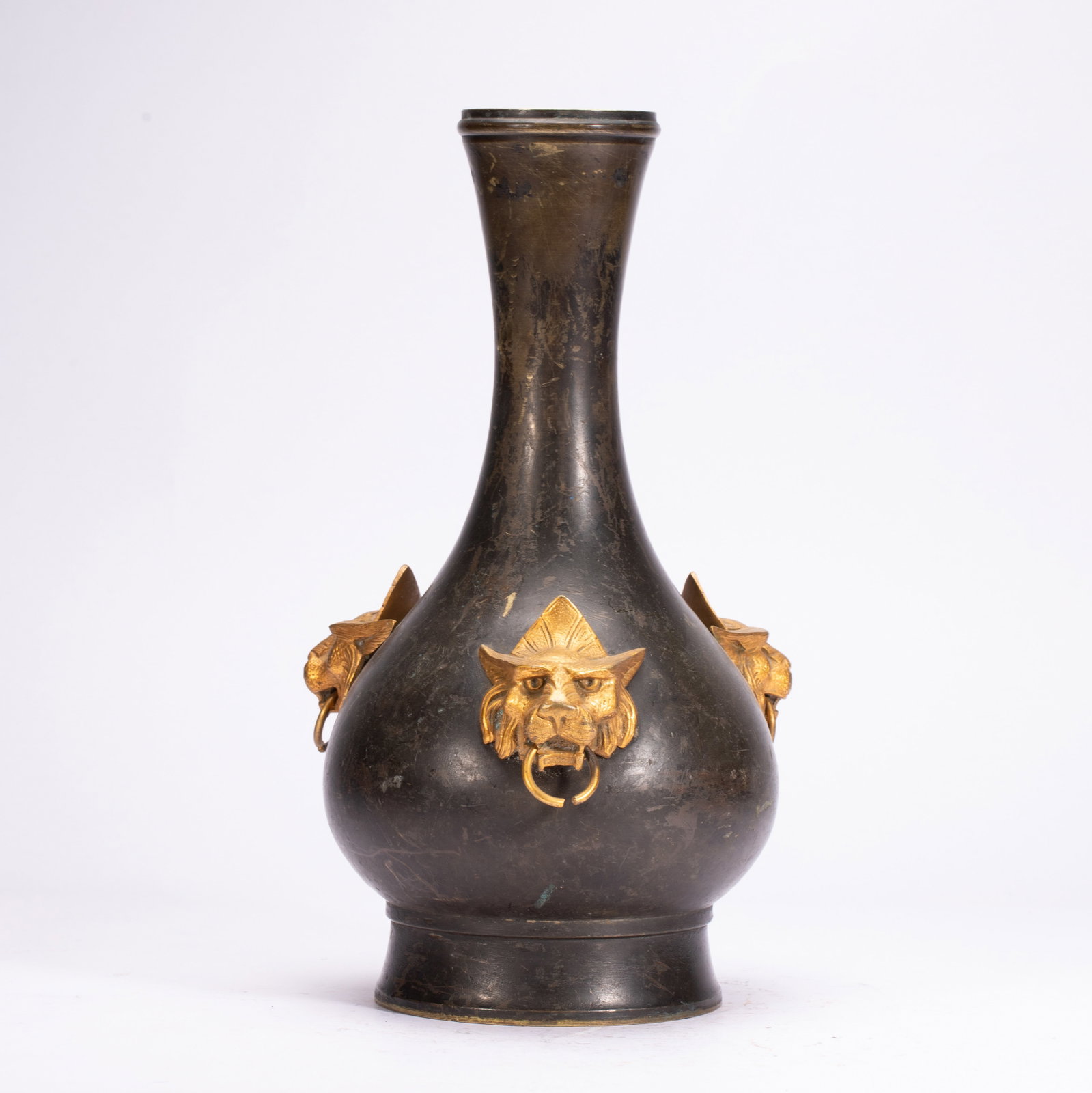 CHINESE BRONZE VASE WITH GILT LION HEAD APPLIQU?S: CHINESE BRONZE VASE WITH GILT LION HEAD APPLIQU?S (15 x 15 x 28cm,Weight 2250g)