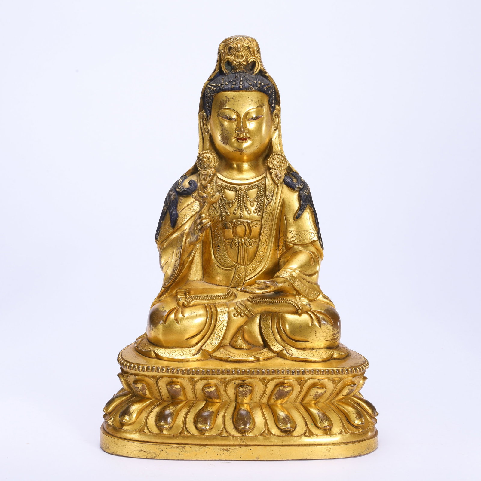 A SINOT-TIBETAN BRONZE-GILT SEATED GUANYIN: A SINOT-TIBETAN BRONZE-GILT SEATED GUANYIN (23.5cm,Weight 2720g)