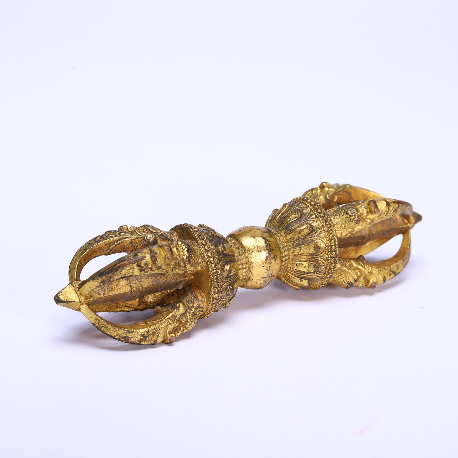 A CHINESE GILT-BRONZE VAJRA RITUAL IMPLEMENT: A CHINESE GILT-BRONZE VAJRA RITUAL IMPLEMENT (19cm,Weight 540g)
