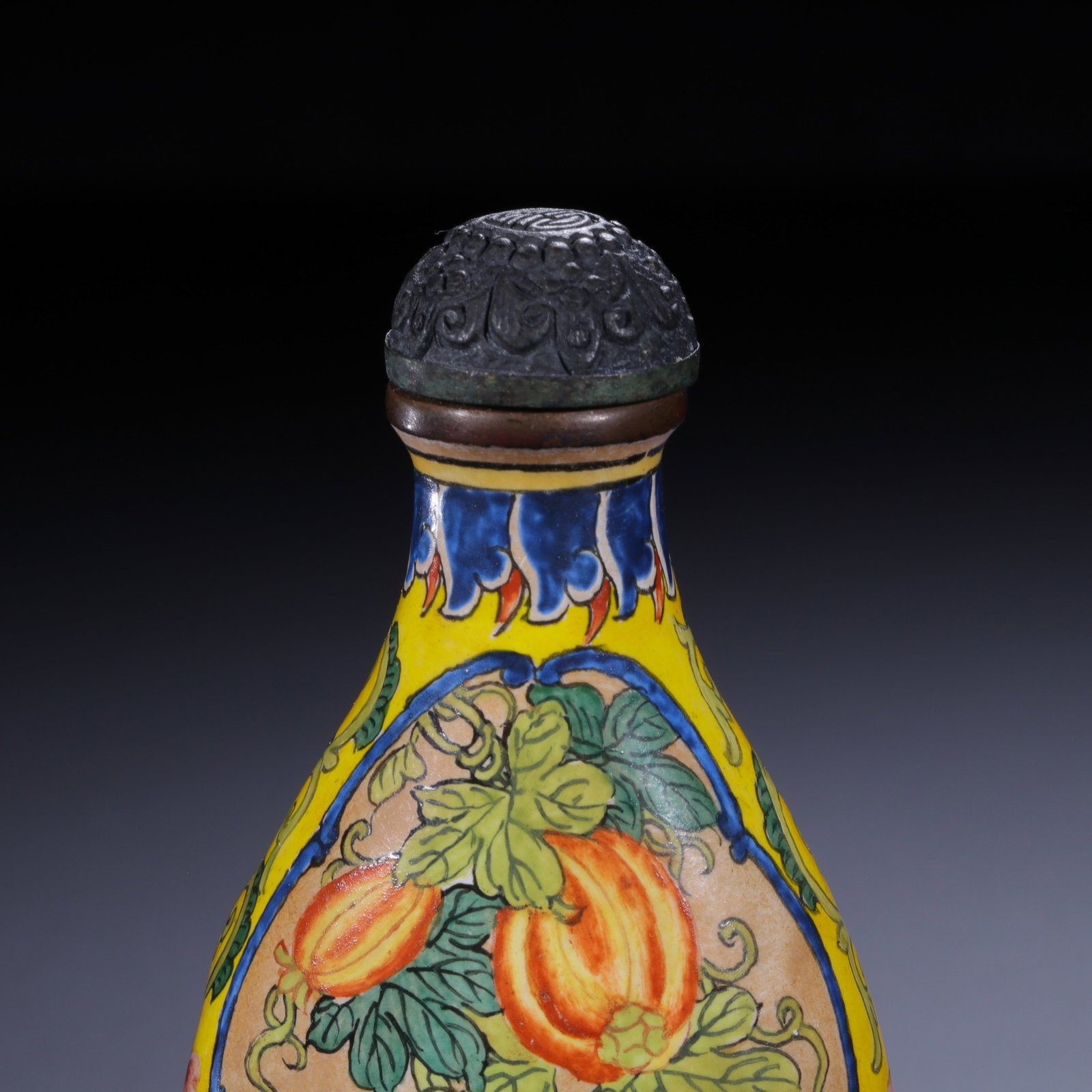 CHINESE ENAMELED SNUFF BOTTLE - 2