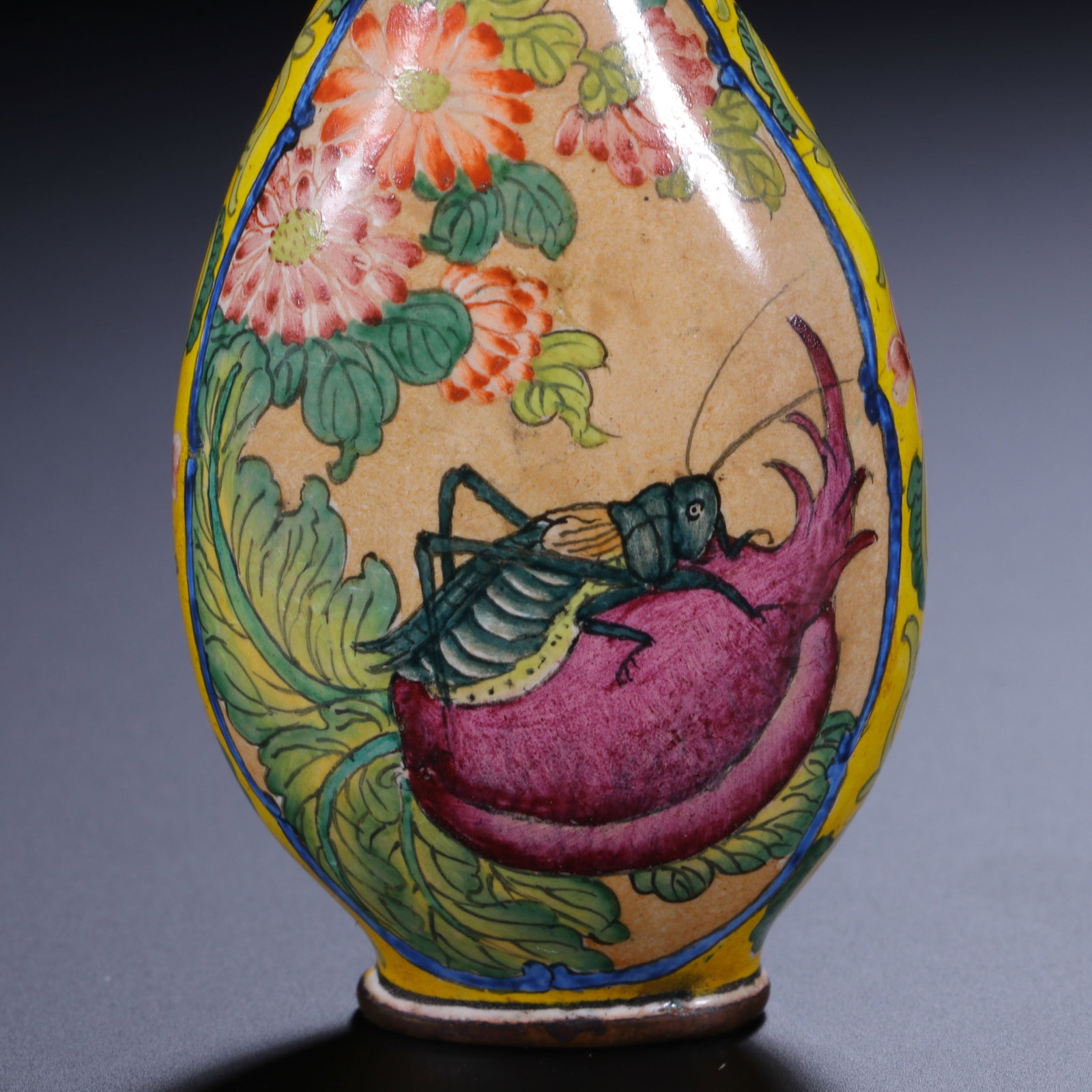 CHINESE ENAMELED SNUFF BOTTLE - 6